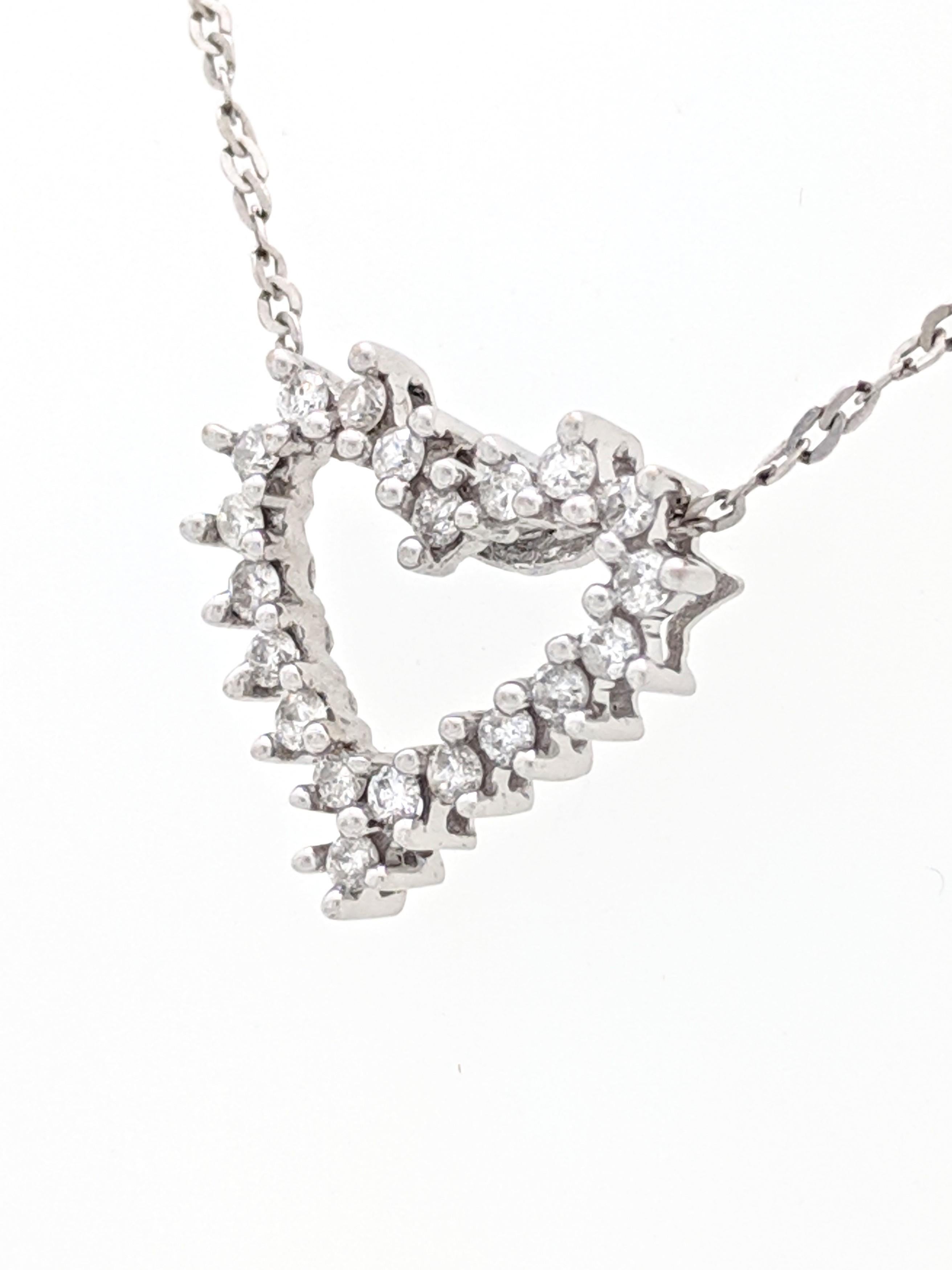 14 Karat White Gold Diamond Heart Pendant Necklace In Good Condition In Gainesville, FL