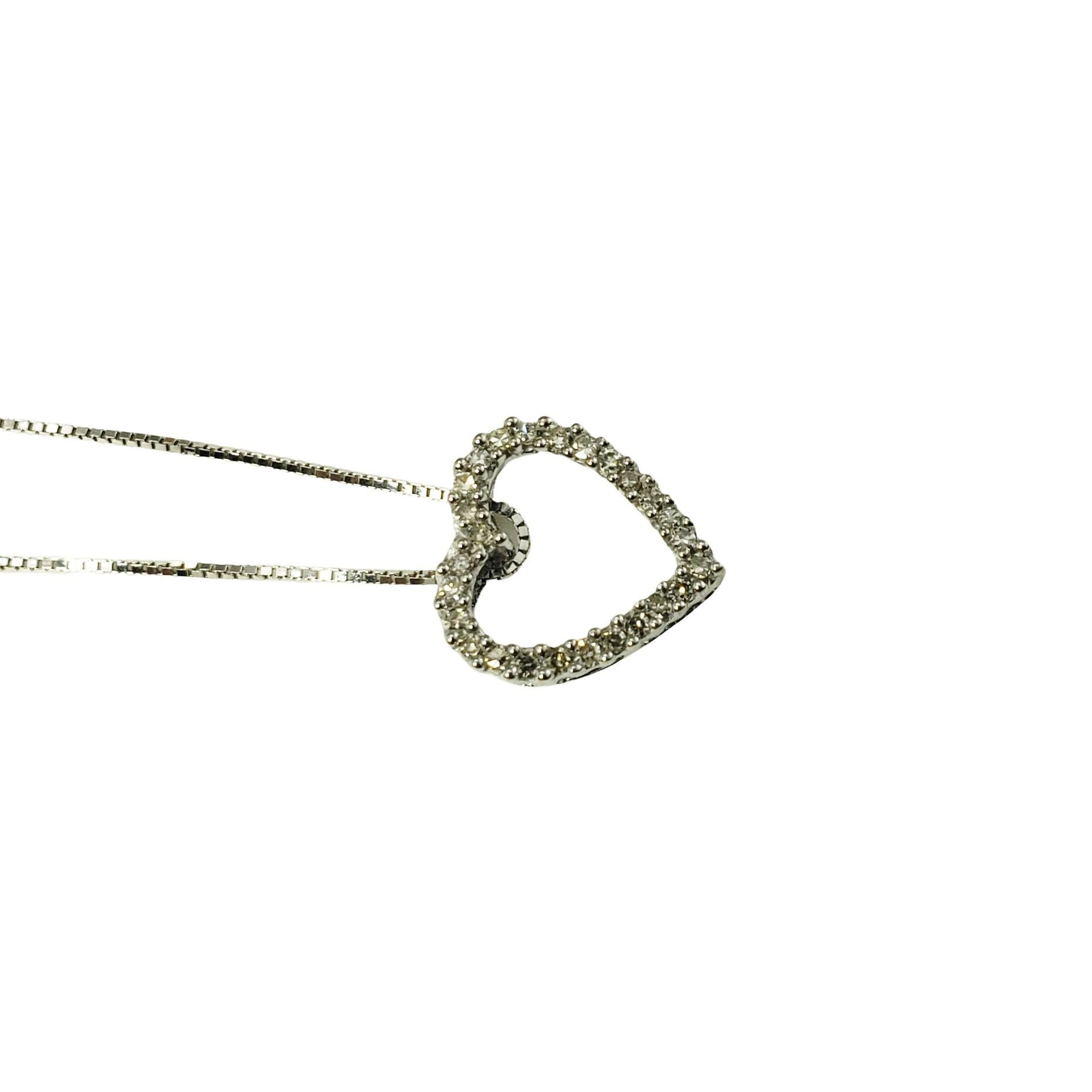 14 Karat White Gold Diamond Heart Pendant Necklace In Good Condition In Washington Depot, CT