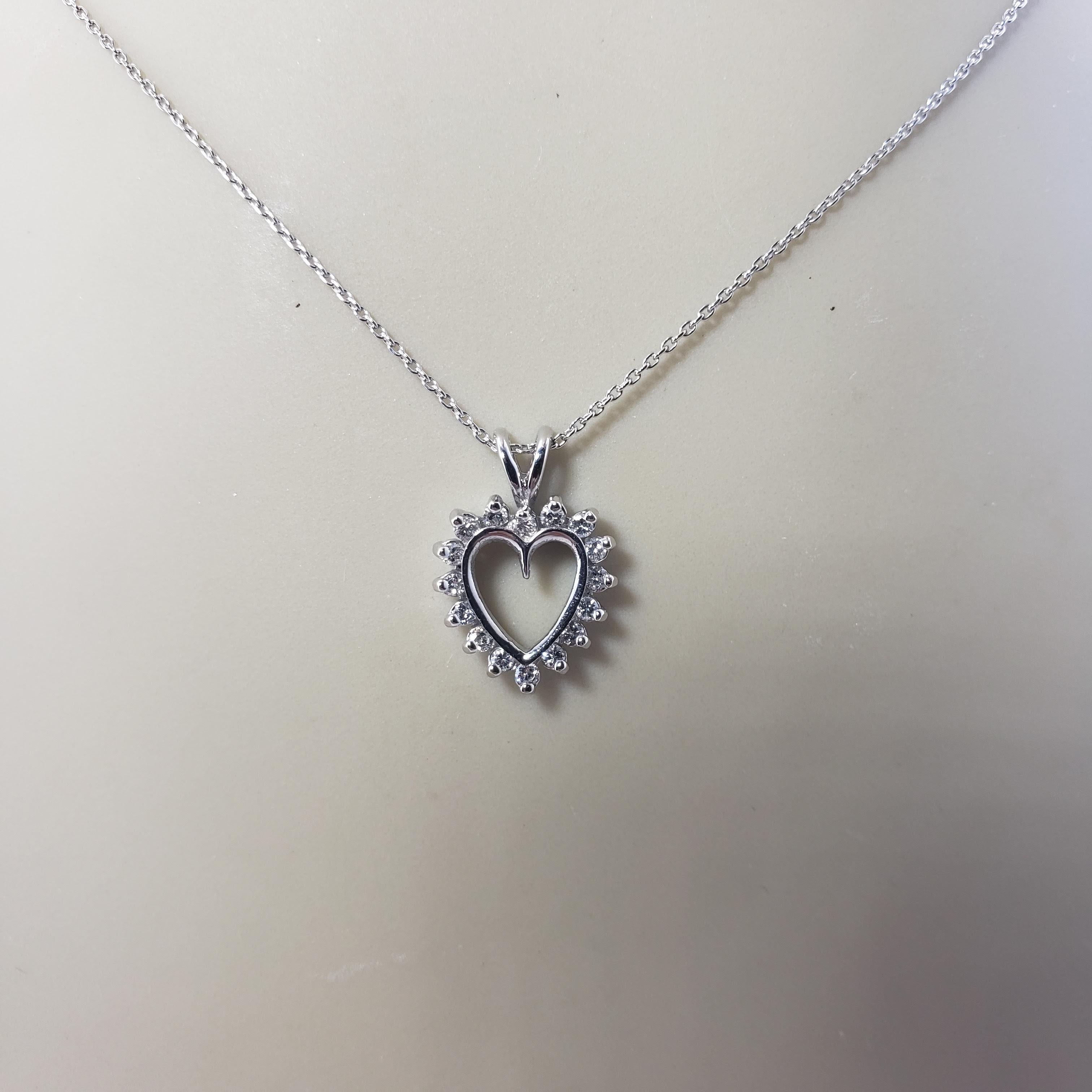 14 Karat White Gold Diamond Heart Pendant Necklace For Sale 2
