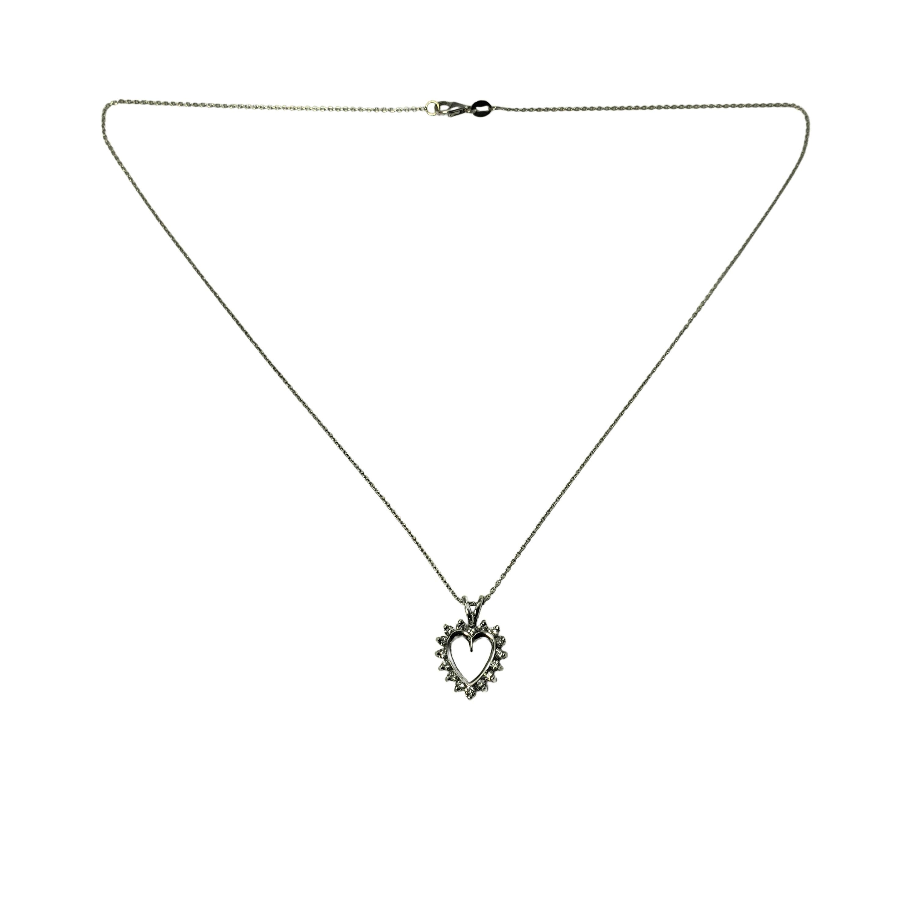 Collier pendentif en forme de cœur en or blanc 14 carats et diamants en vente 4
