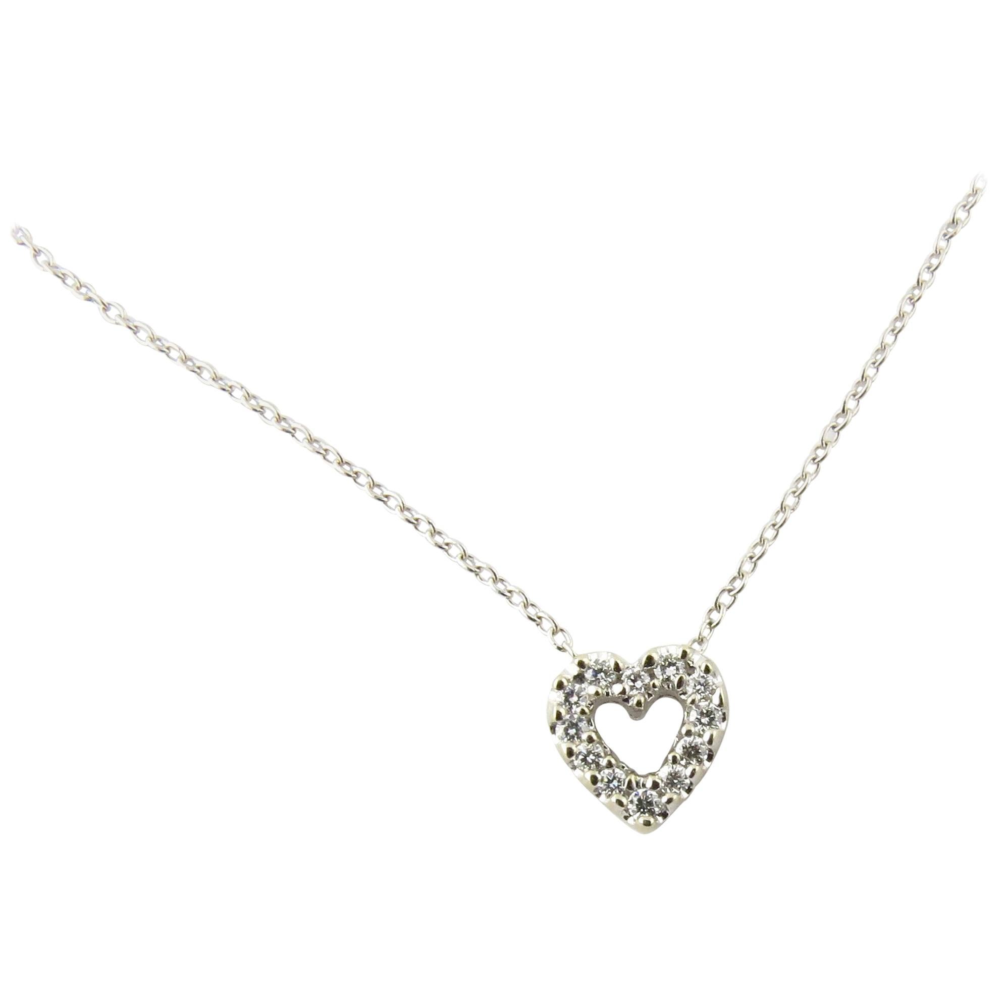 14 Karat White Gold Diamond Heart Pendant Necklace