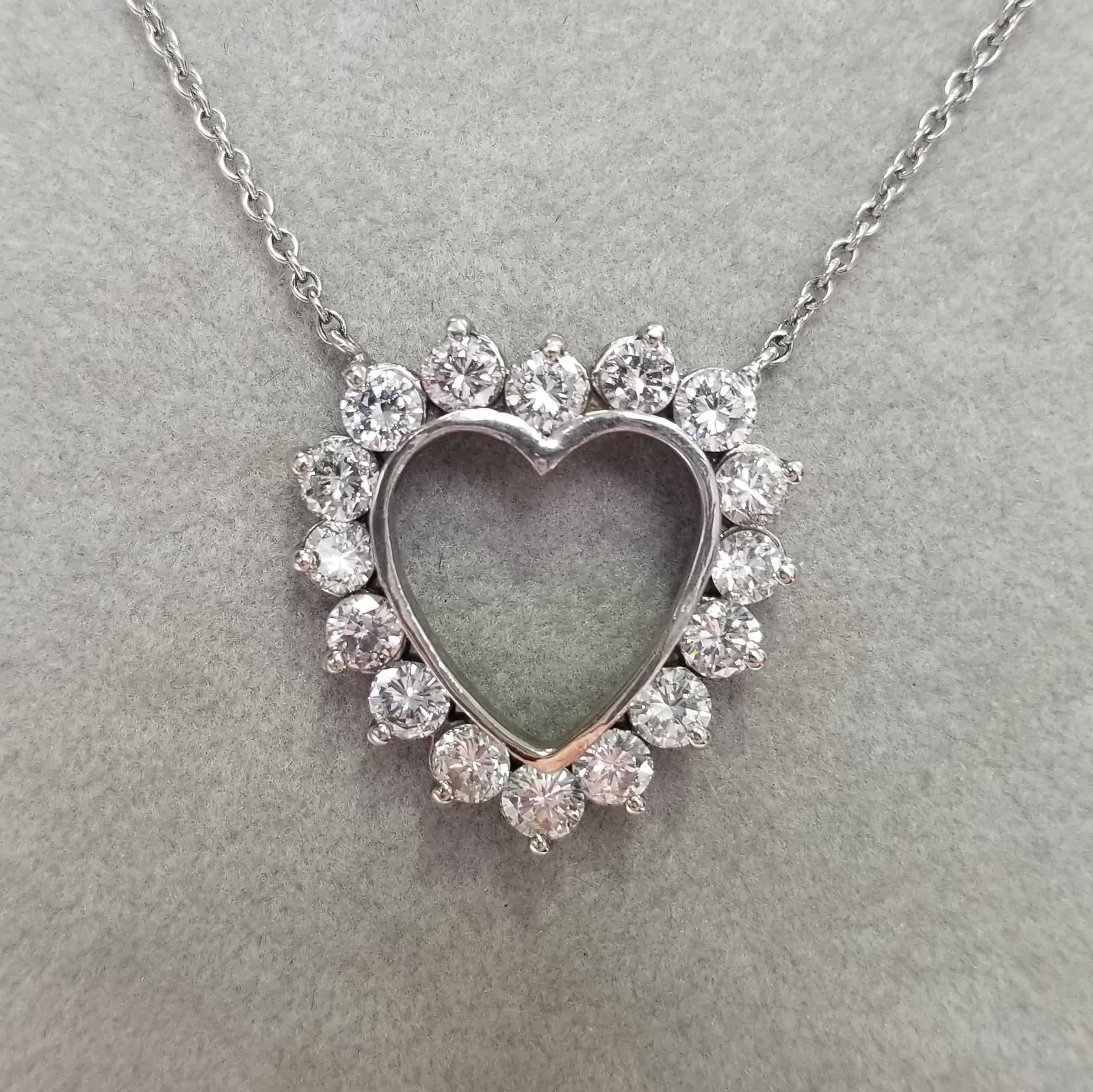 Specifications:      
    STONES:  16  DIAMONDS
    COLOR & CLARITY:     G VS2-SI1
    TOTAL CARAT WEIGHT:   3.25cts.
    metal:14k WHITE GOLD
    CHAIN length:18 inch
    CHAIN & PENDANT weight: 5 gram
    type:CHAIN  & PENDANT