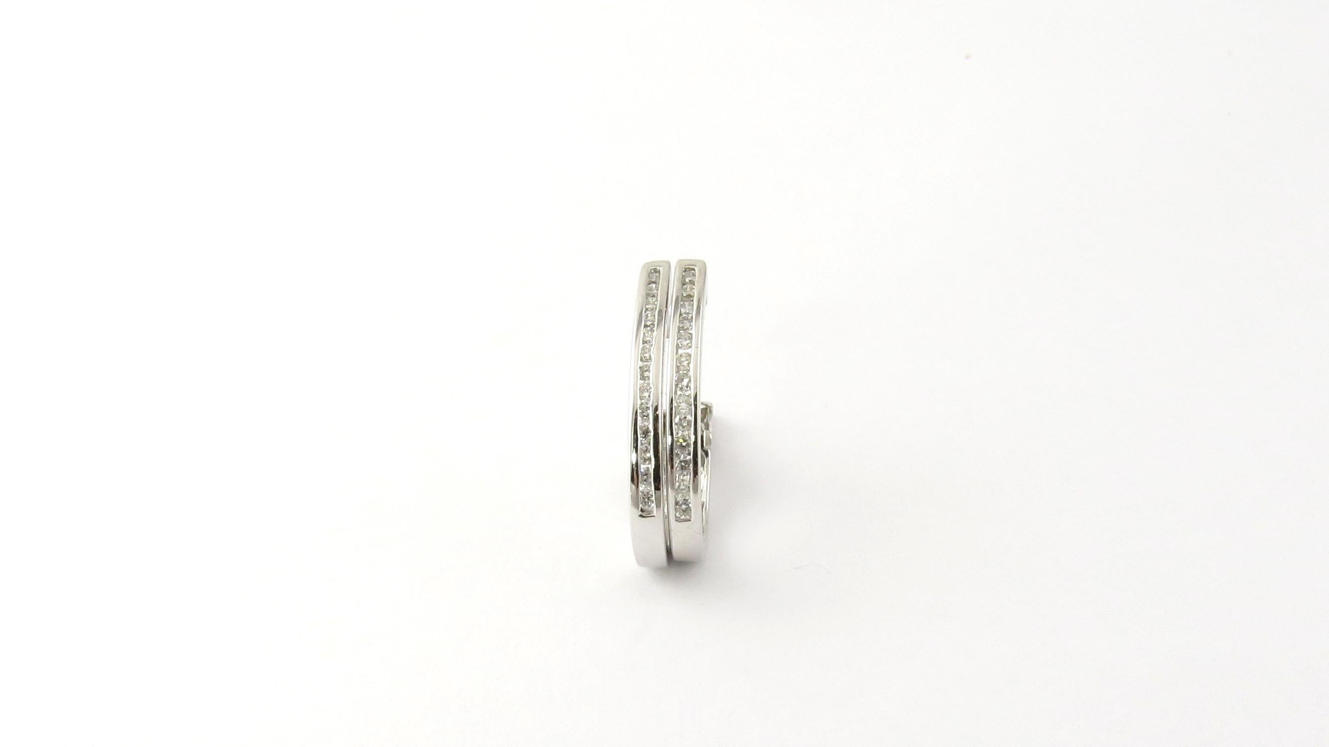 14 Karat White Gold Diamond Hoop Earrings-

These sparkling hinged earrings each feature 13 round brilliant cut diamonds set in classic 14K white gold.

Approximate total diamond weight:  .35 ct.

Diamond color:  I-J

Diamond clarity: 