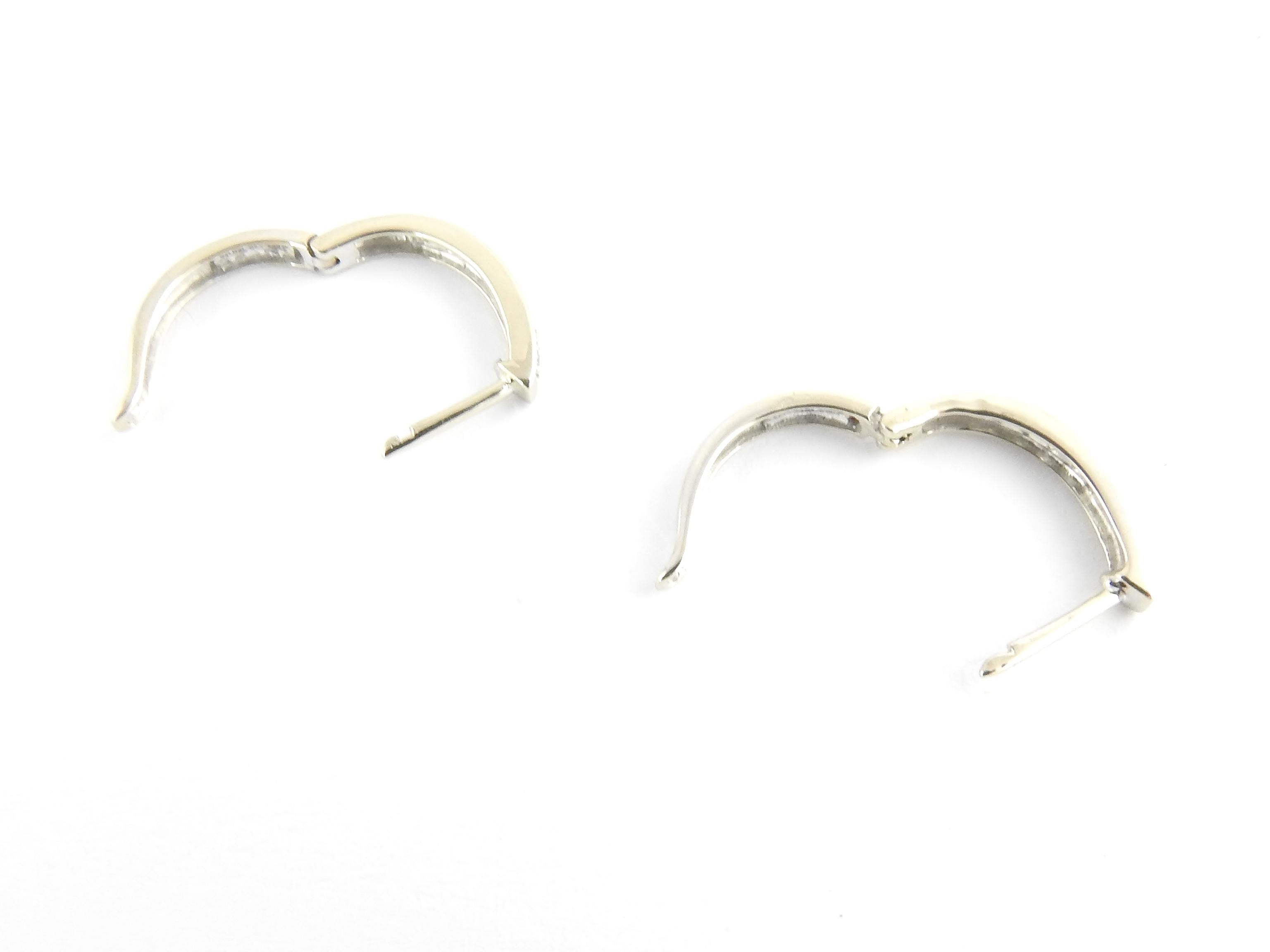 14 Karat White Gold Diamond Hoop Earrings In Good Condition In Washington Depot, CT