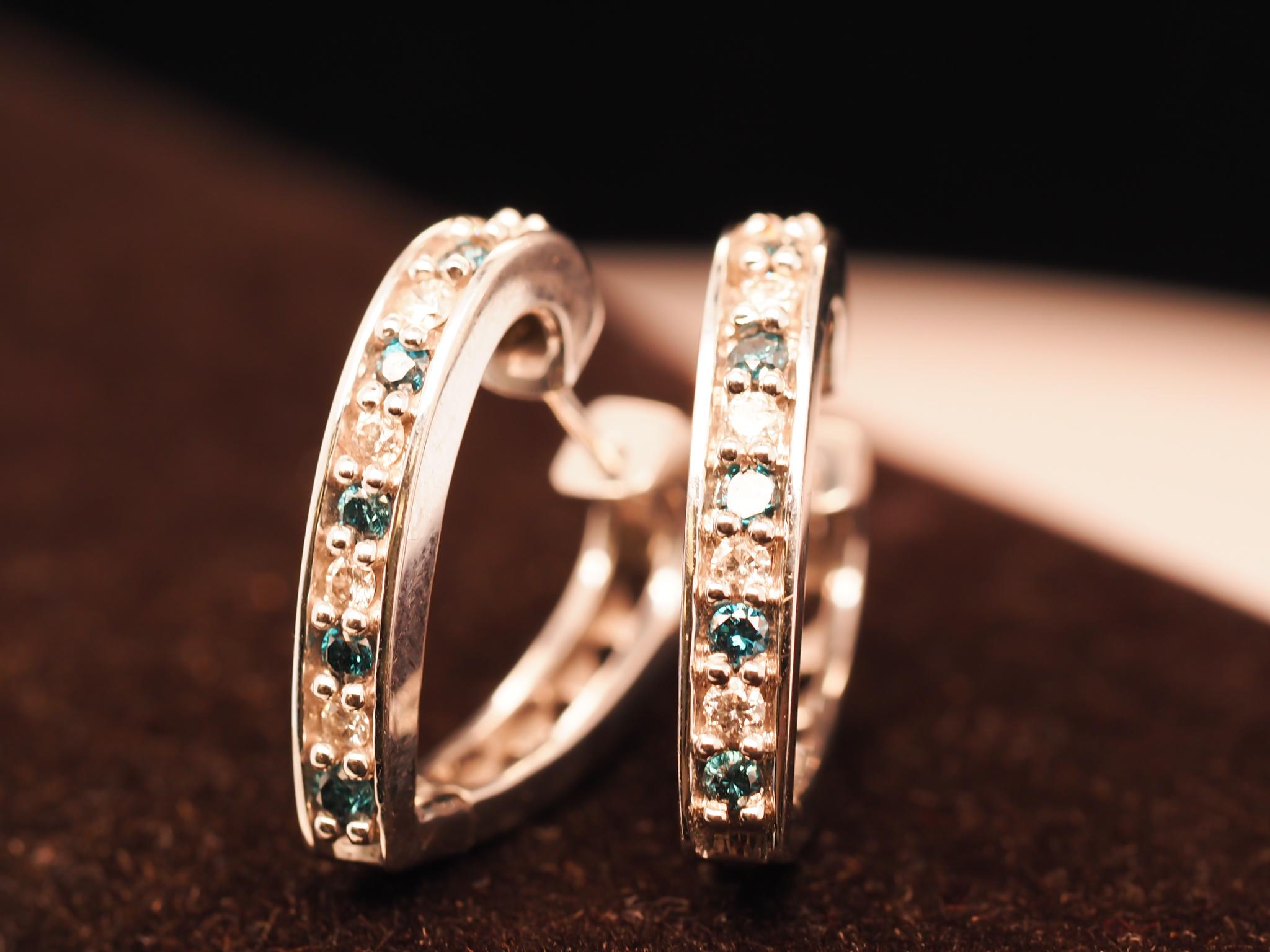 14 Karat White Gold Diamond Hoop Style  Earrings In Good Condition For Sale In Atlanta, GA