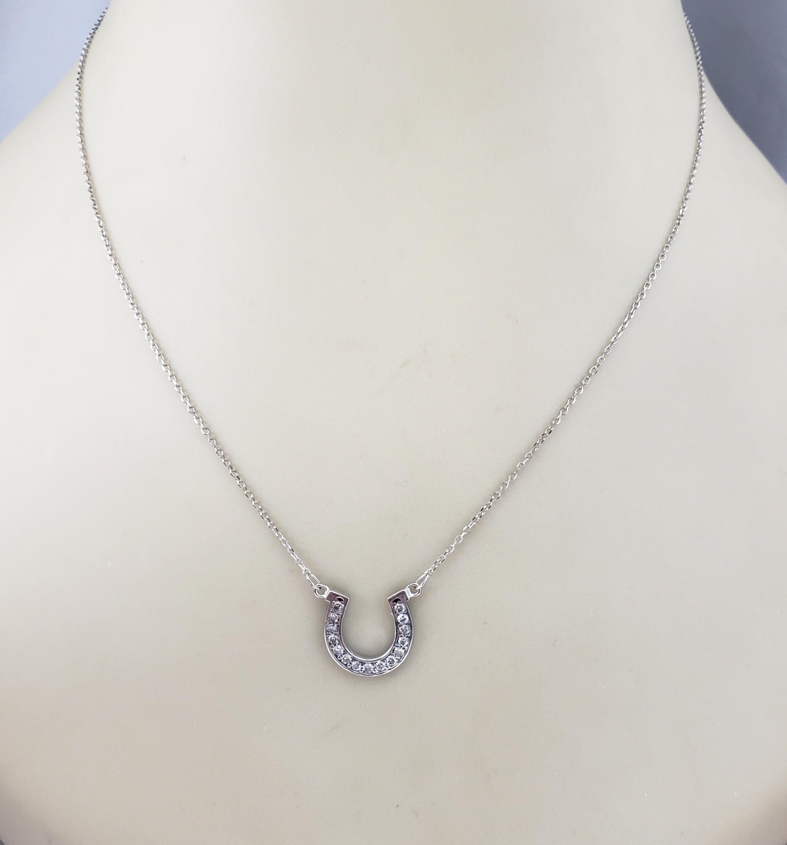 Collar de herradura de diamantes de oro blanco de 14 quilates #22781 en Bueno estado para la venta en Washington Depot, CT