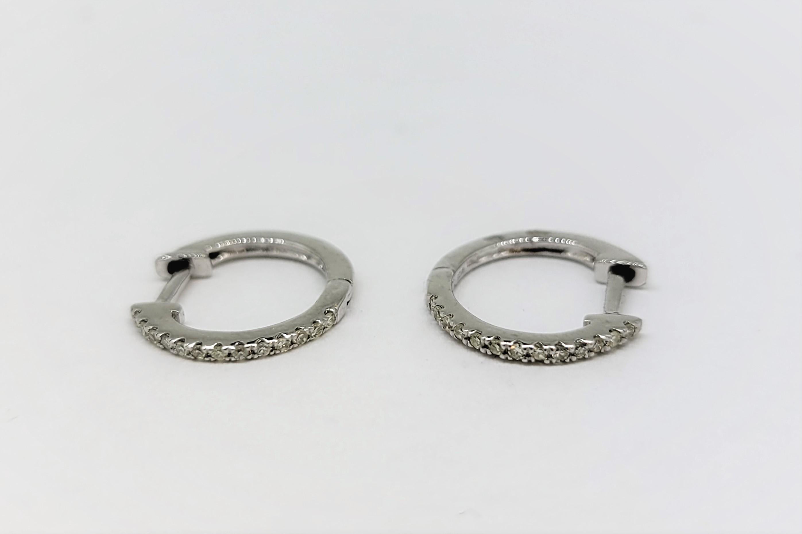 da uomo o donna Orecchini Huggie con diamanti in oro bianco 14 carati in vendita