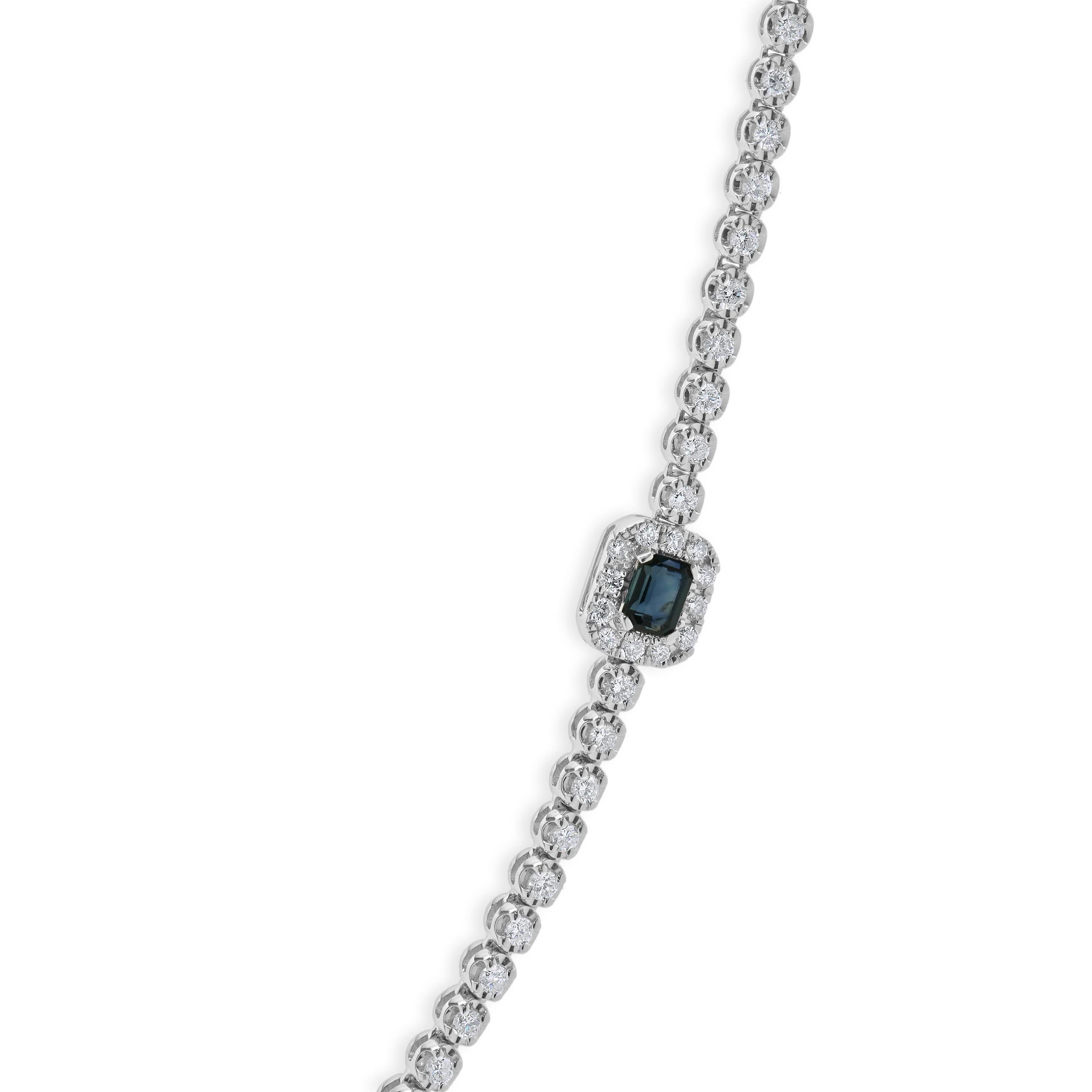 Concepteur : personnalisé
Matériau : Or blanc 14K
Diamant : taille ronde brillante = 5,53cttw
Couleur : G
Clarté : SI1
Saphir : taille ovale = 3.23cttw
Poids : 19,96 grammes