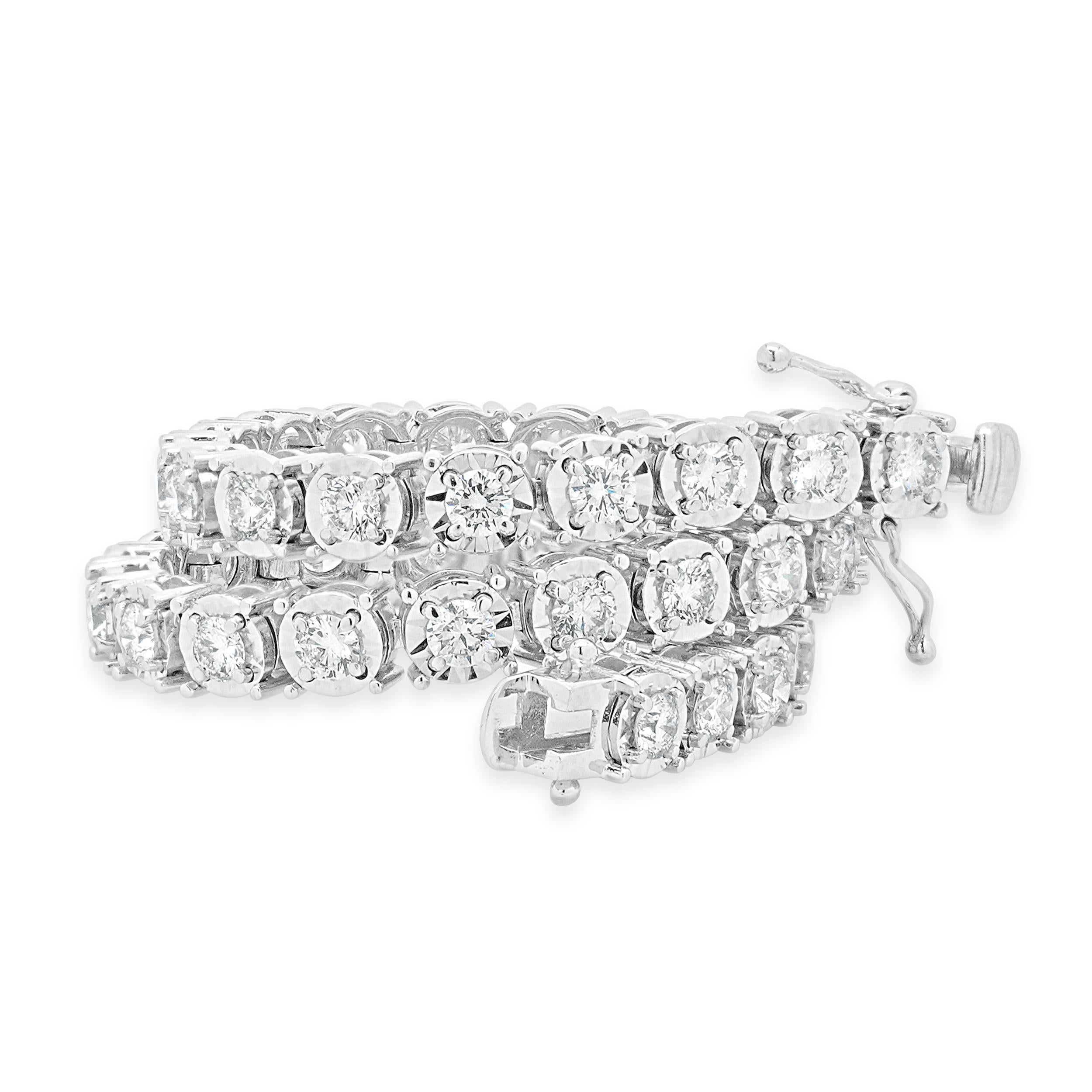 Taglio rotondo Bracciale tennis in linea con diamanti in oro bianco 14 carati in vendita