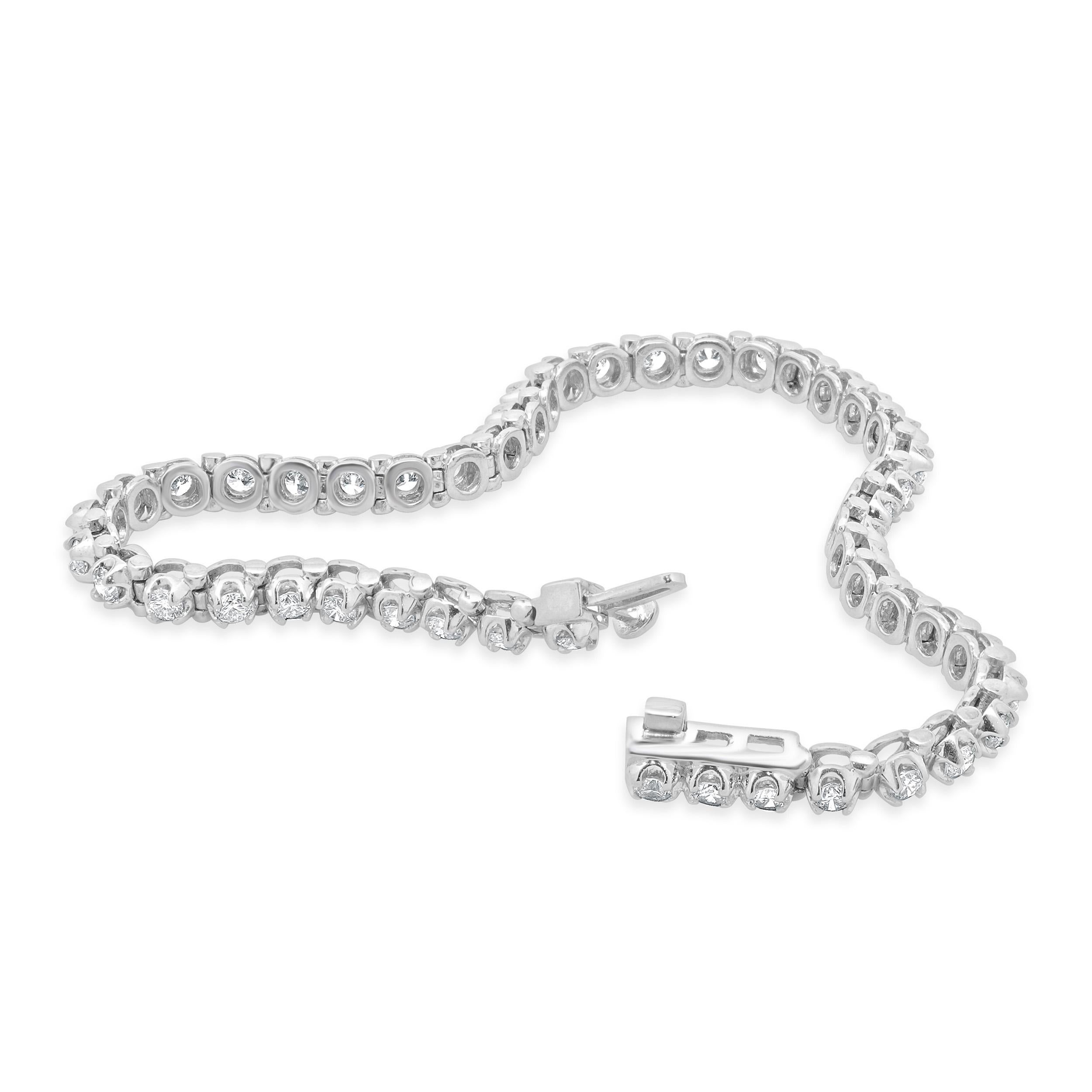 14 Karat White Gold Diamond Inline Tennis Bracelet In Excellent Condition For Sale In Scottsdale, AZ