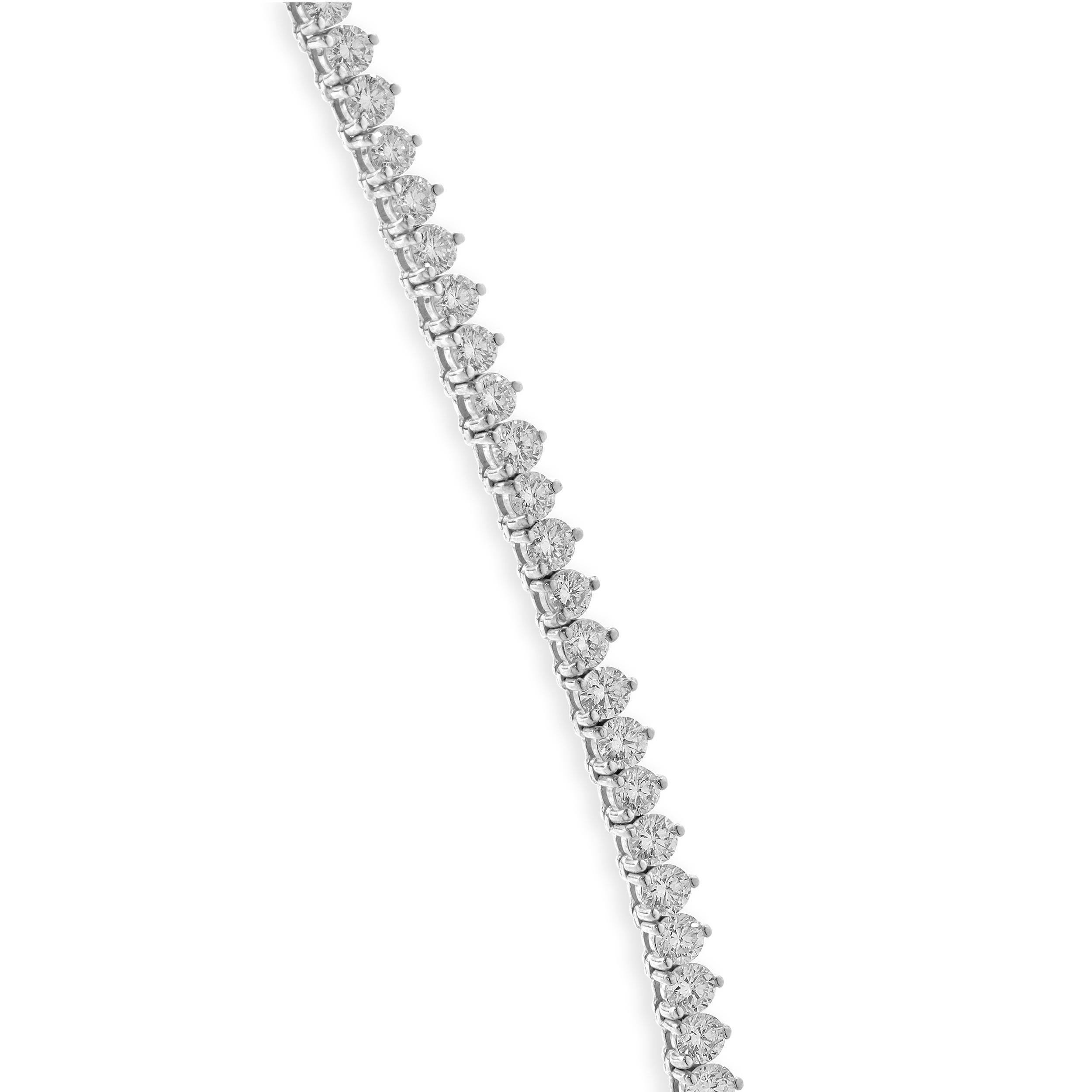 Designer: design personalizzato
Materiale: oro bianco 14 carati
Diamante: taglio brillante rotondo = 15,02cttw
Colore: F / G
Chiarezza: VS2
Dimensioni: la collana misura 18 pollici di lunghezza
Peso: 24,43 grammi
