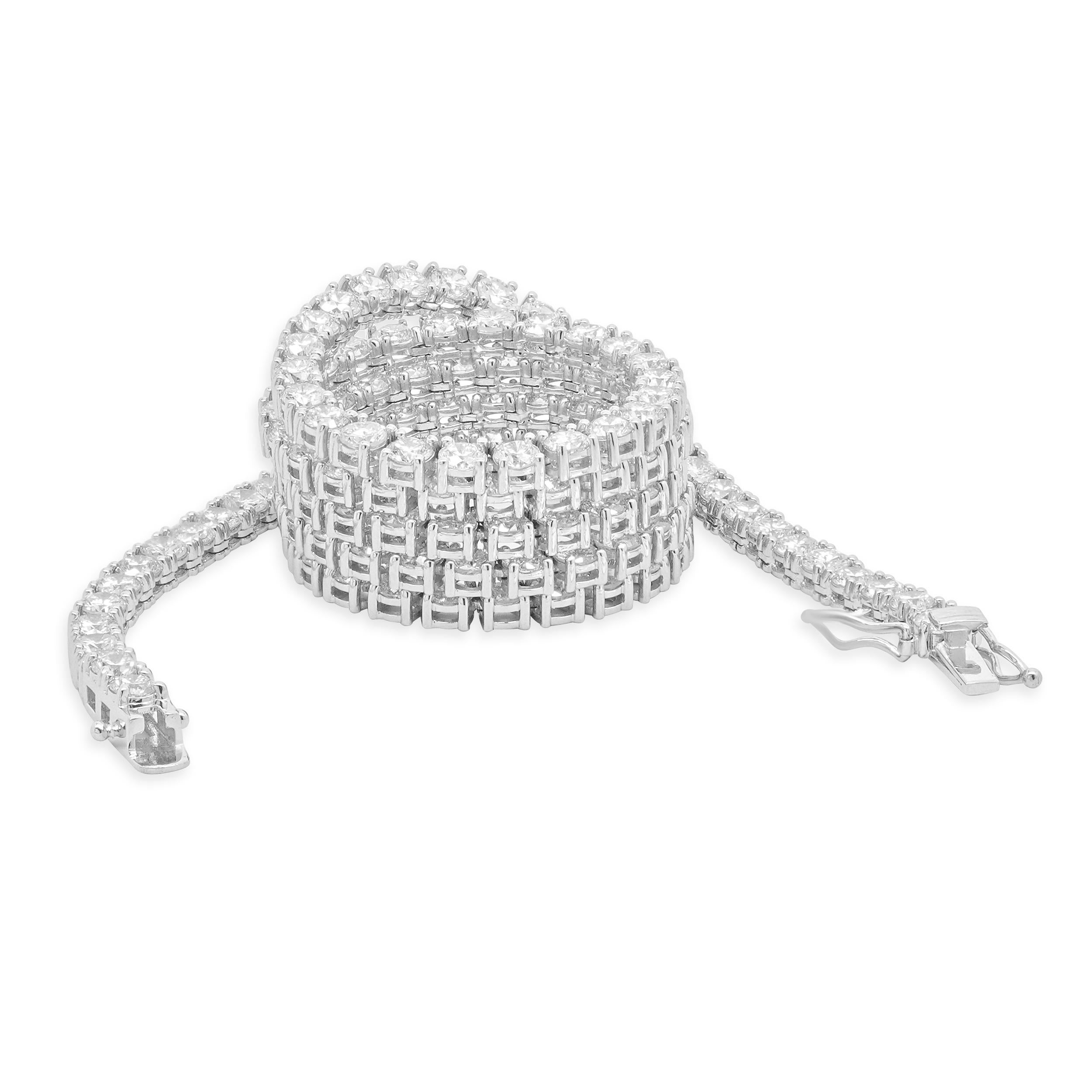 Round Cut 14 Karat White Gold Diamond Inline Tennis Necklace For Sale