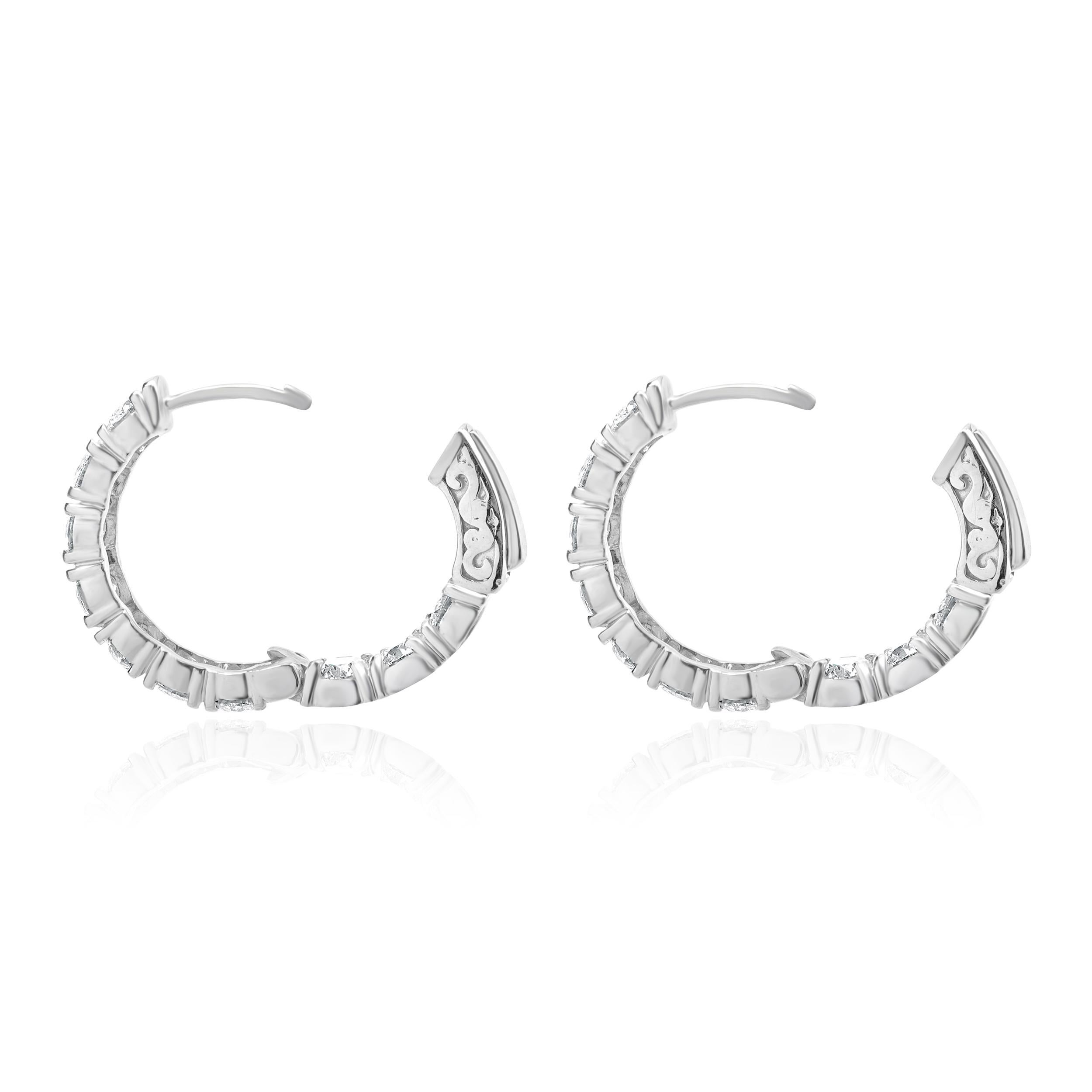 Orecchini a cerchio in oro bianco 14 carati con diamante interno ed esterno In condizioni ottime in vendita a Scottsdale, AZ