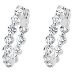 Boucles d'oreilles cerceau en or blanc 14 carats avec diamants à l'intérieur et extérieur