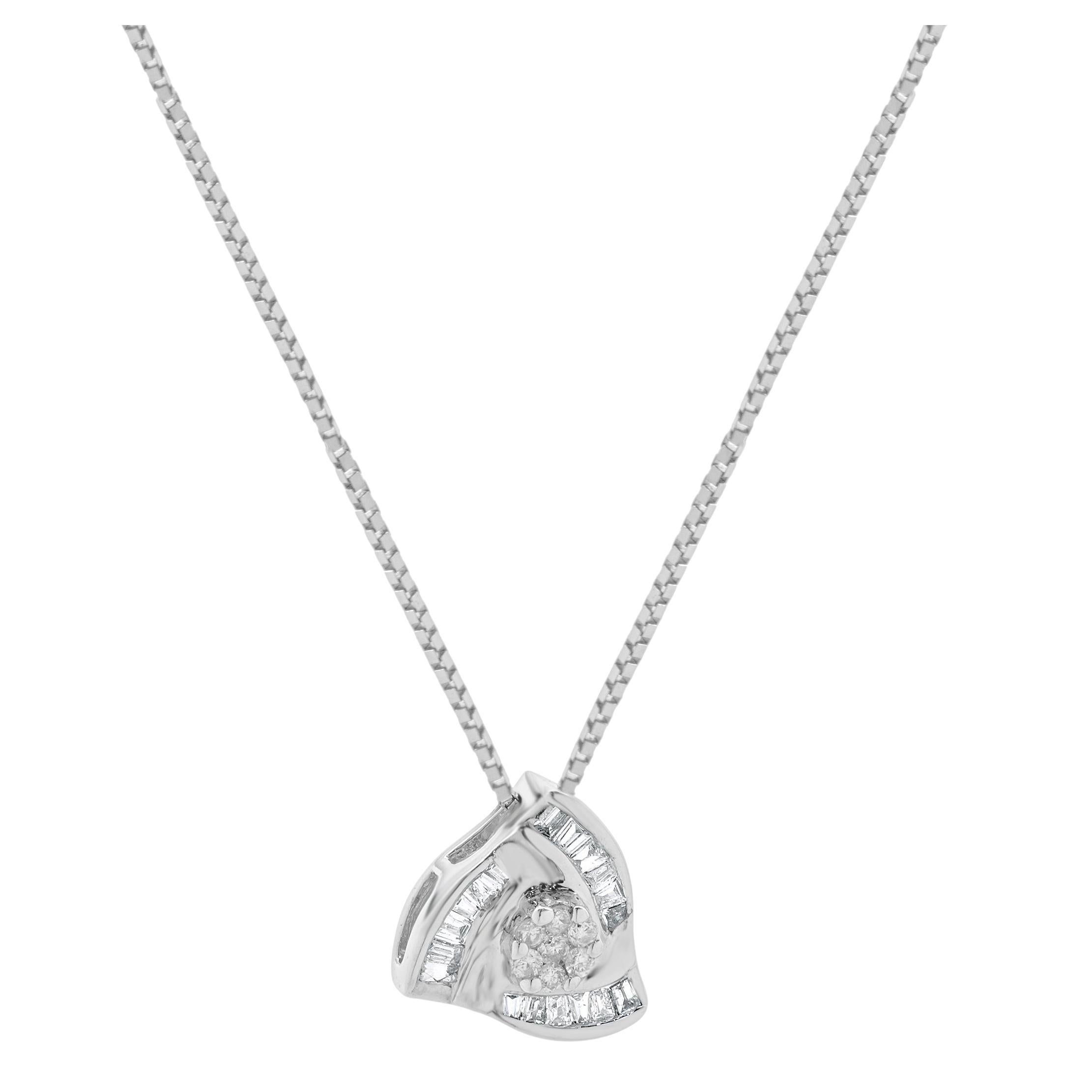 Collier nœud en or blanc 14 carats avec diamants en vente