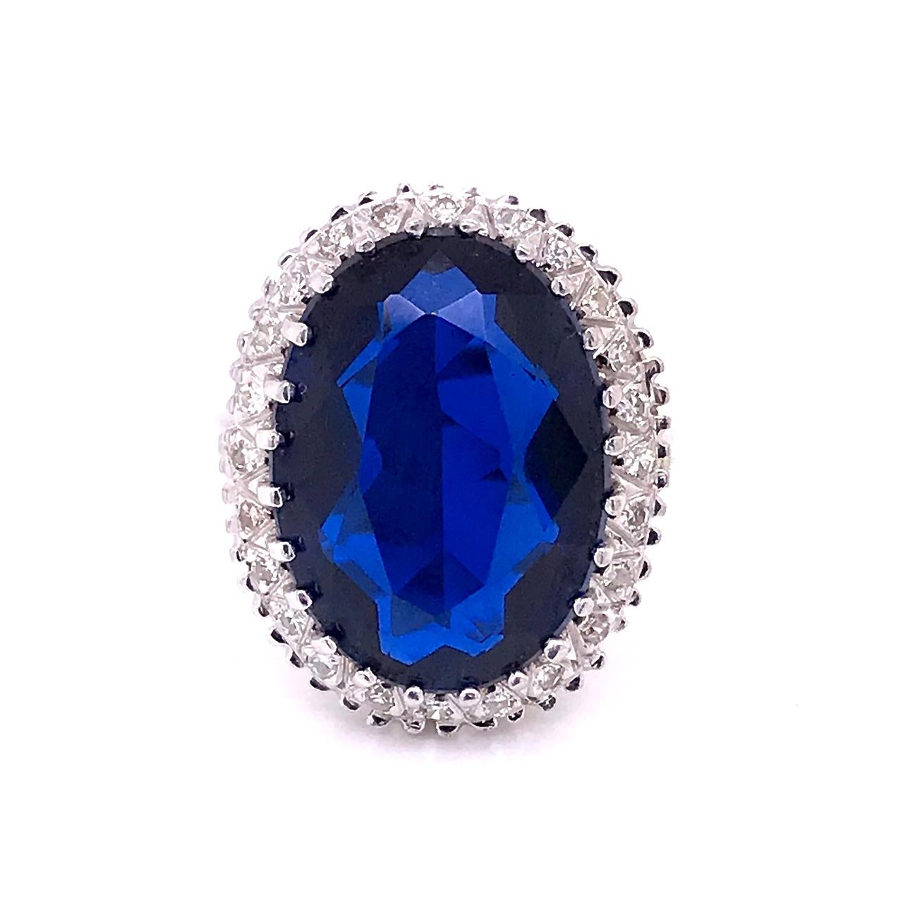 14 Karat Weißgold, Diamant und großer blauer Topas Cocktail-Ring (Moderne) im Angebot