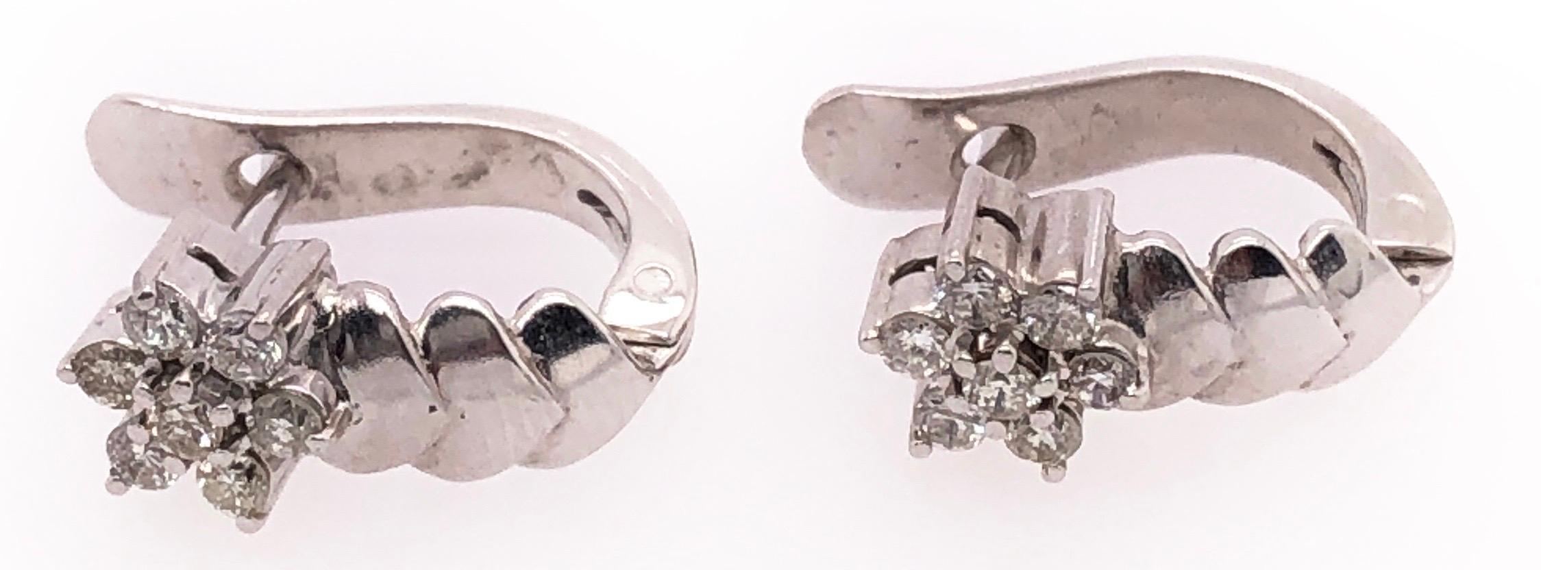 14 Karat Weißgold Diamant-Ohrringe in Freiform mit Gitterrücken im Zustand „Gut“ im Angebot in Stamford, CT