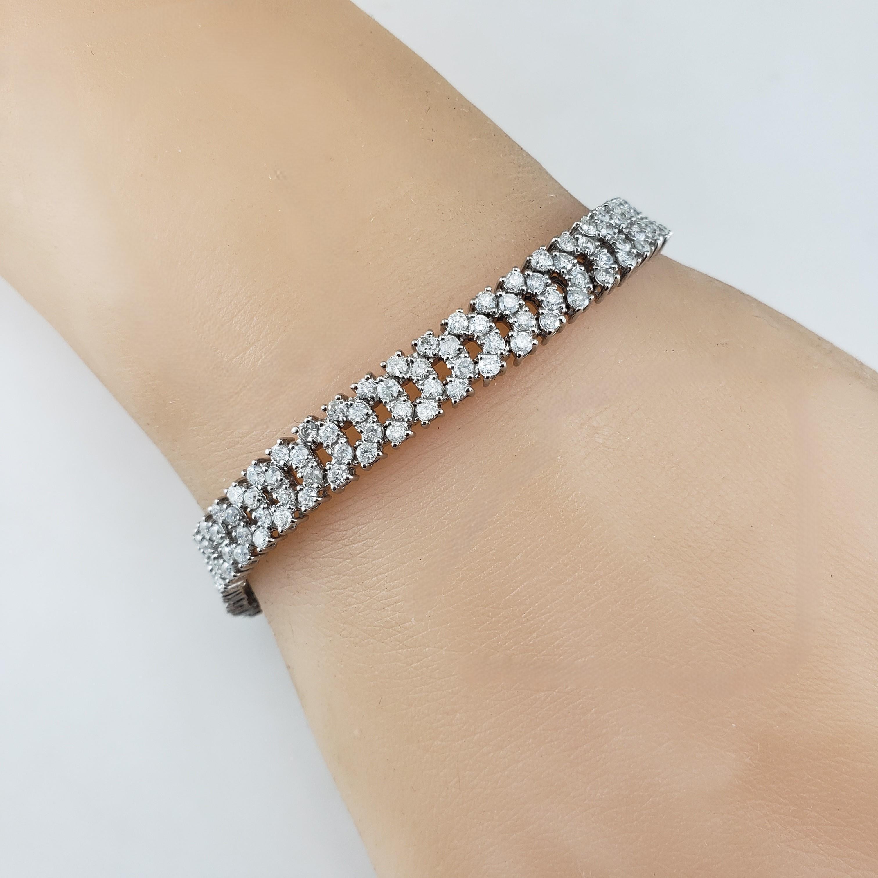 14 Karat White Gold Diamond Link Bracelet #18874 In Good Condition In Washington Depot, CT