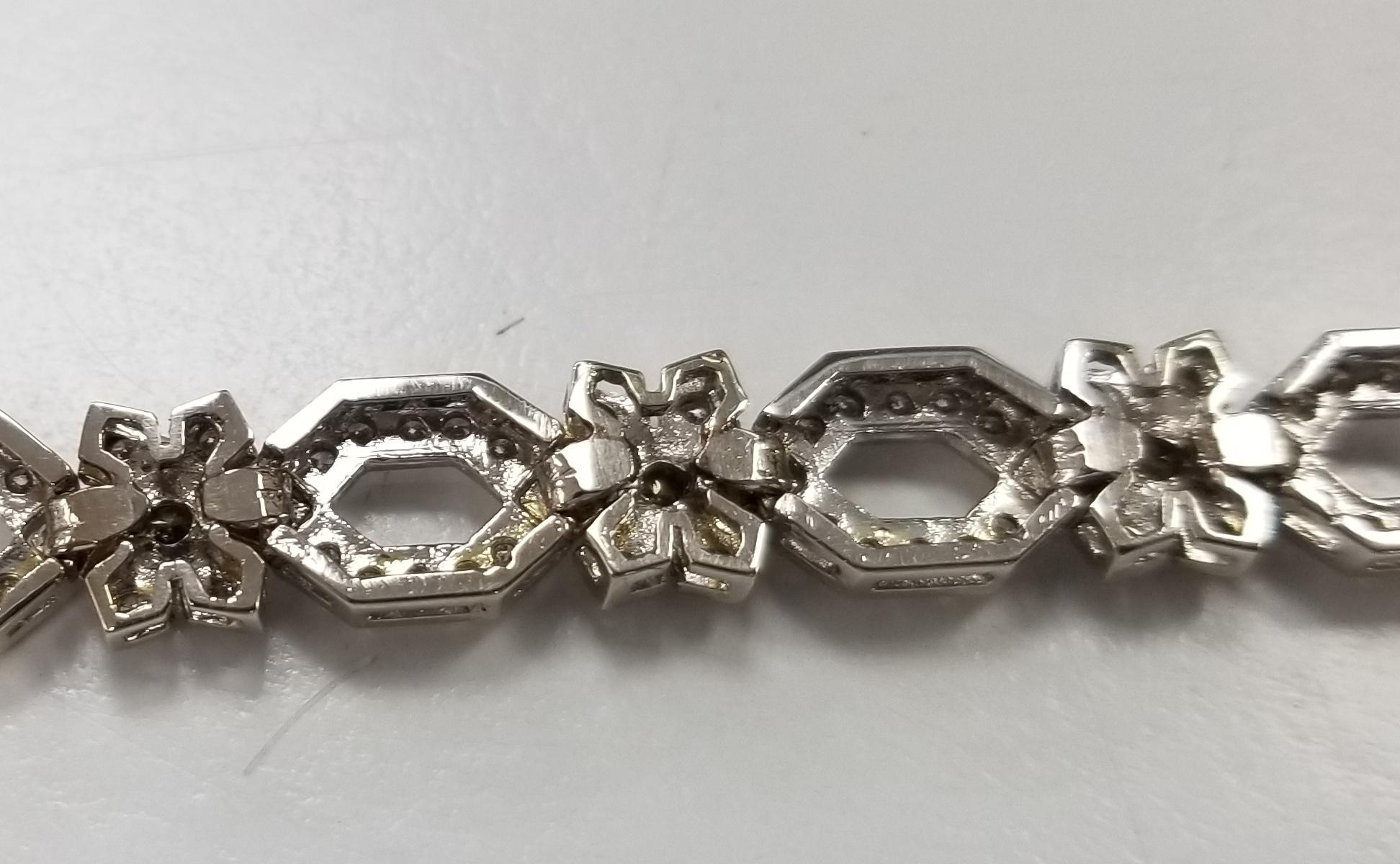 14 Karat White Gold Diamond Link Bracelet with Natural Yellow Diamonds In New Condition For Sale In Los Angeles, CA