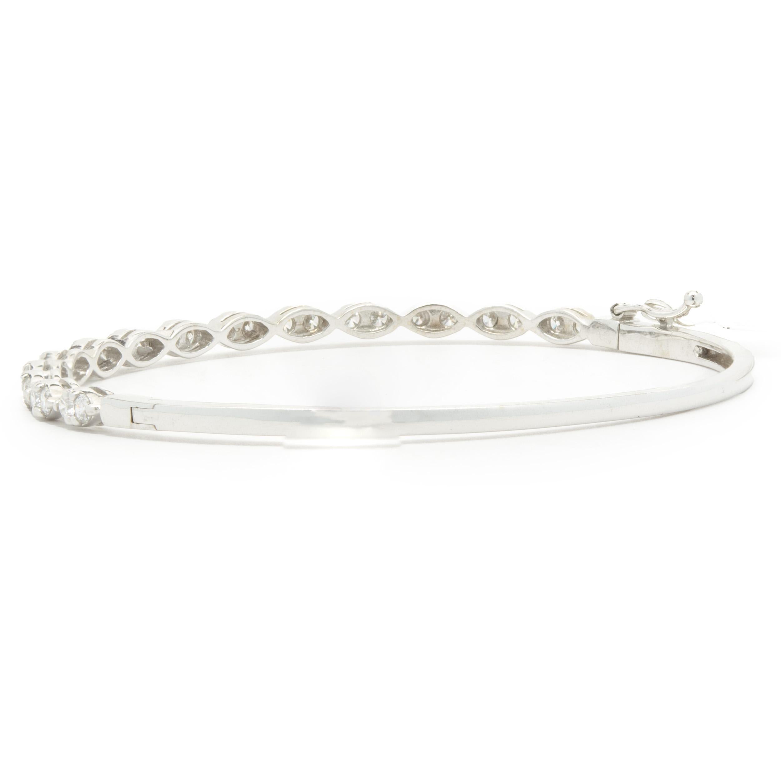 Taglio rotondo Bracciale con diamanti a forma di marquise in oro bianco 14 carati in vendita