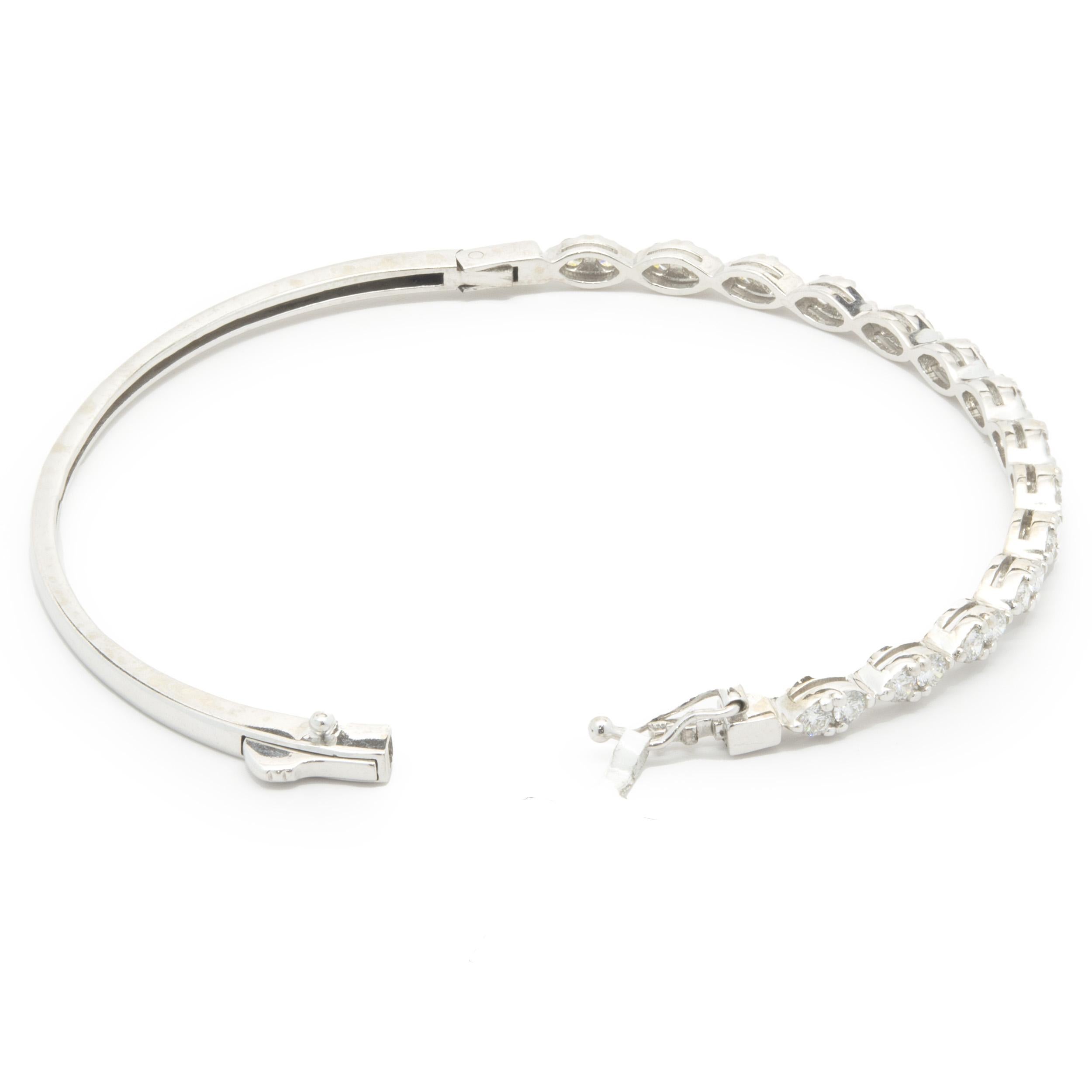 Bracciale con diamanti a forma di marquise in oro bianco 14 carati In condizioni ottime in vendita a Scottsdale, AZ