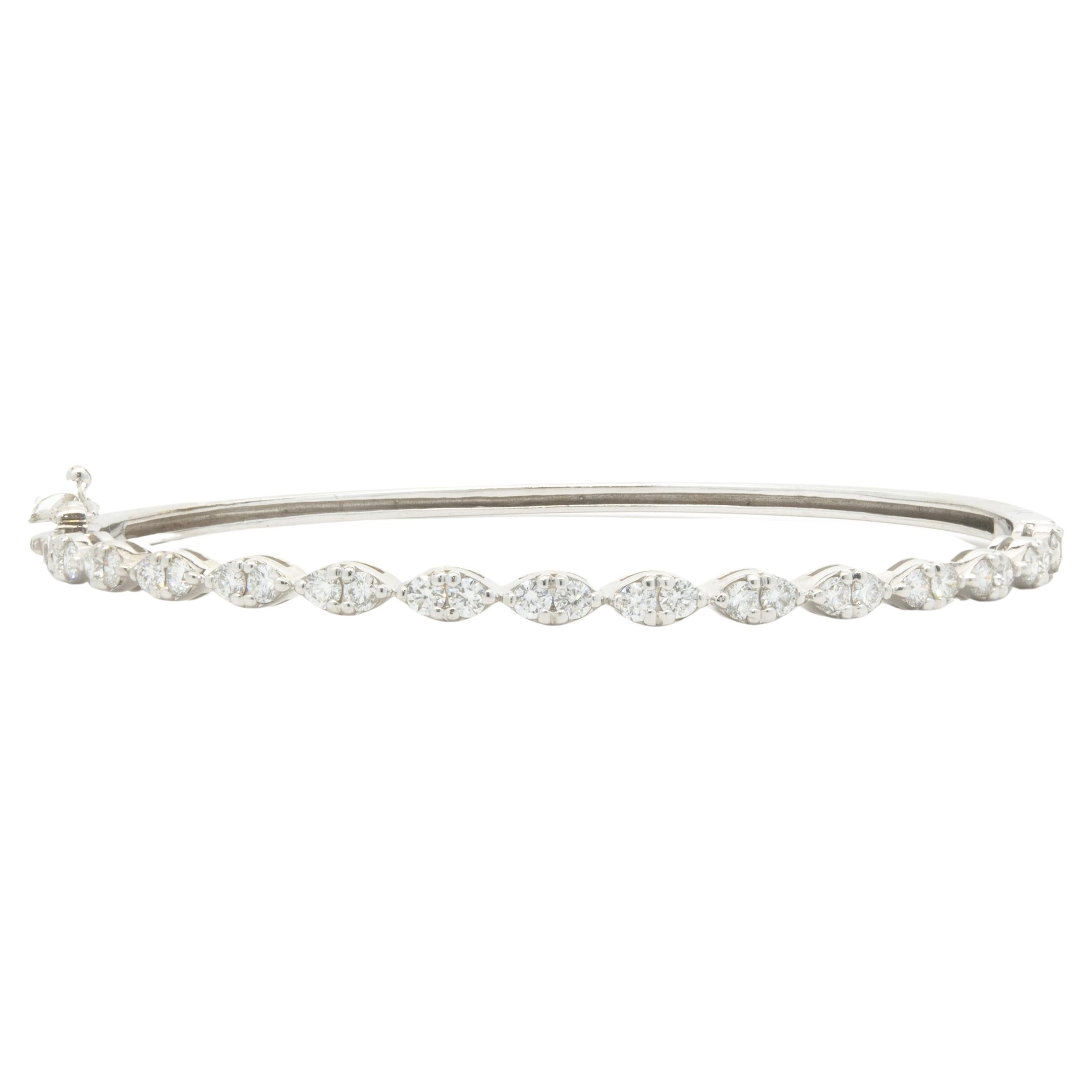 Bracelet jonc en or blanc 14 carats avec diamants en forme de marquise