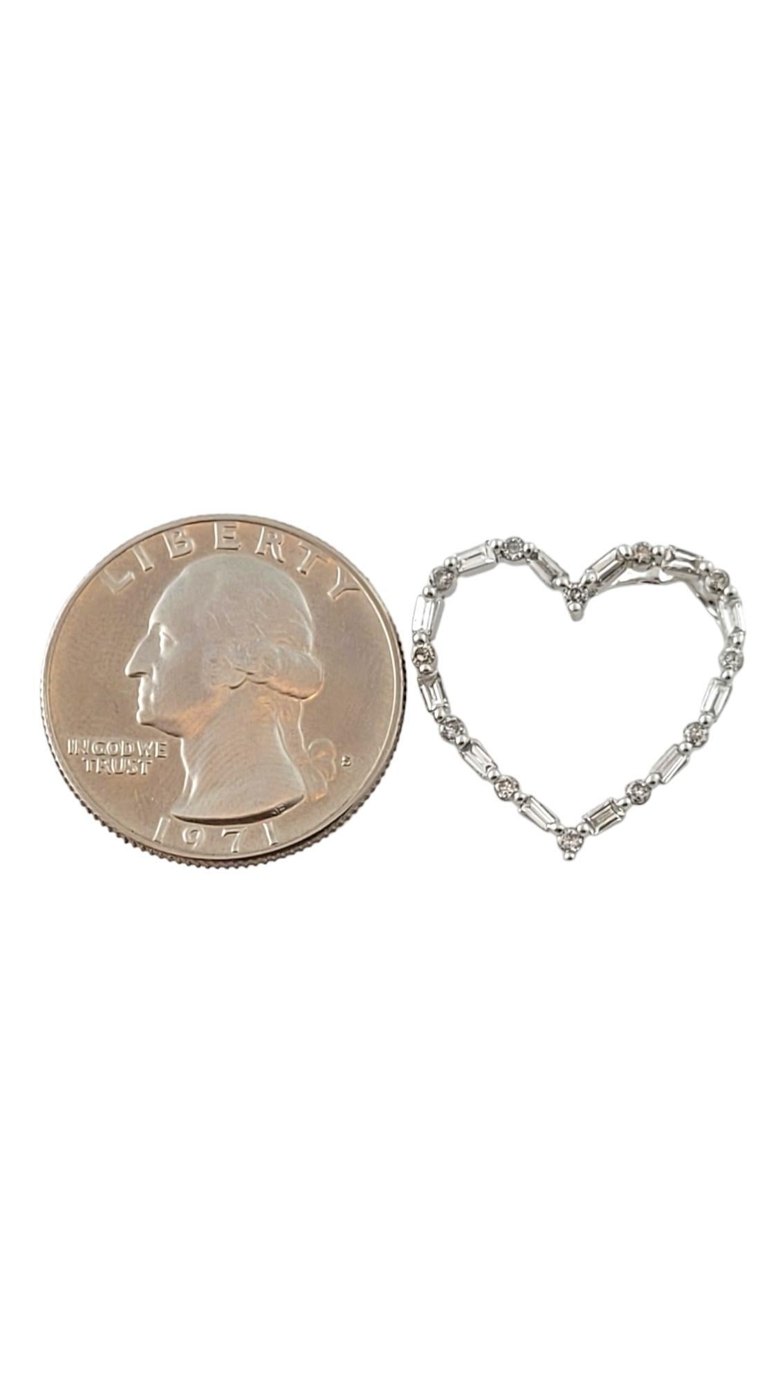Pendentif cœur ouvert en or blanc 14 carats avec diamants n° 17708 en vente 1