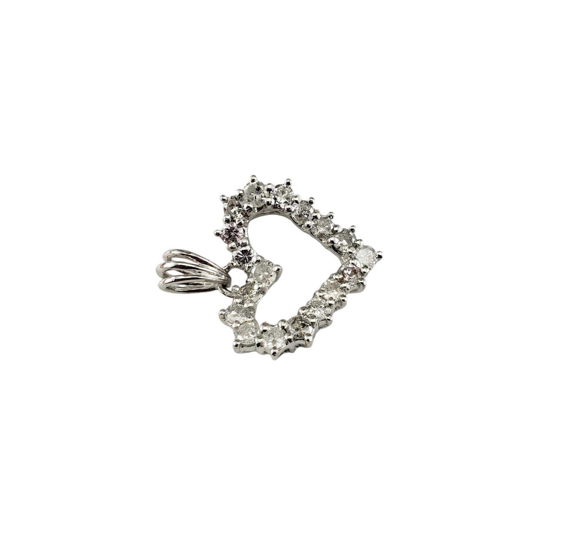 Contemporain Pendentif cœur ouvert en or blanc 14 carats avec diamants #19237 en vente