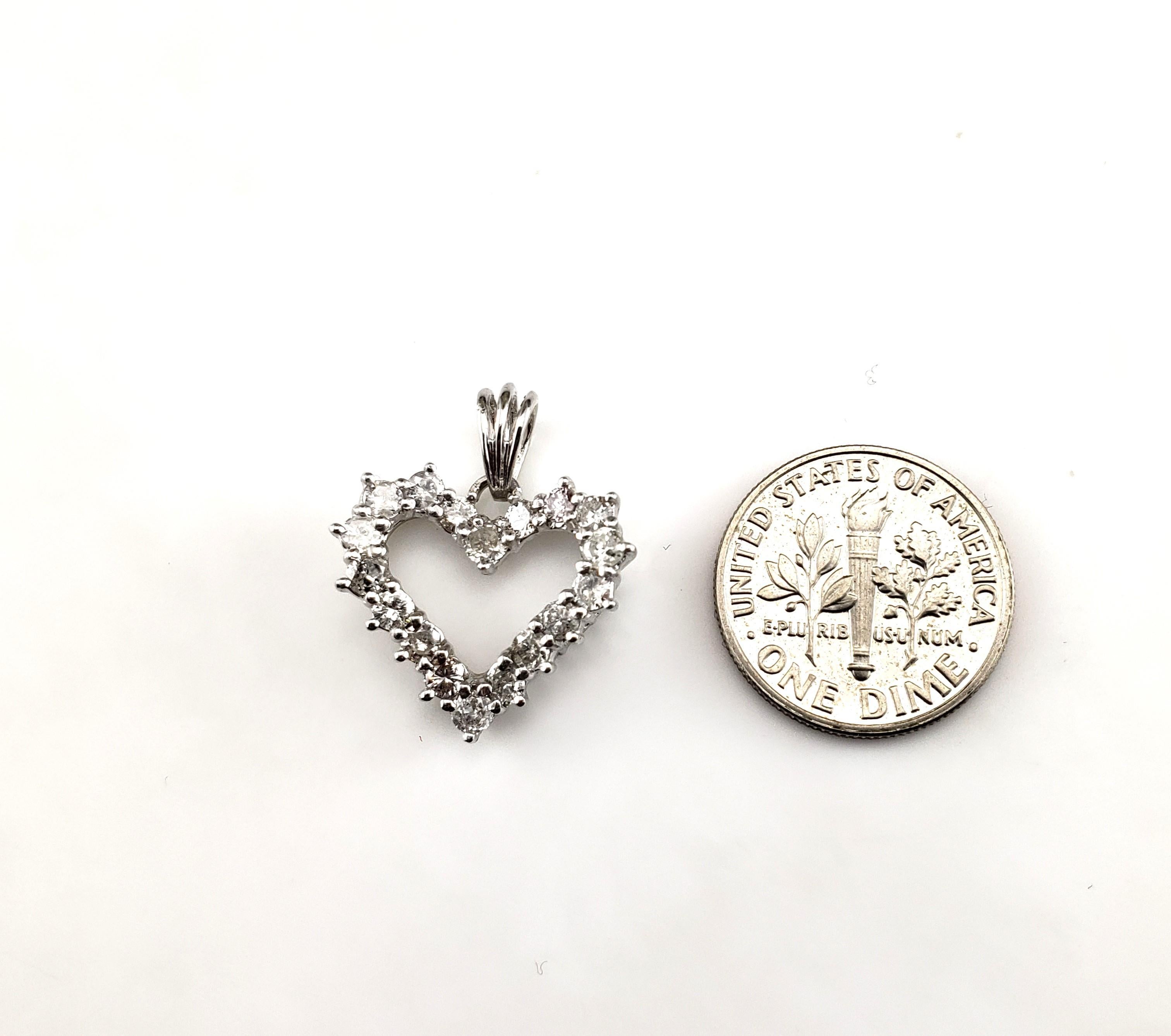 Pendentif cœur ouvert en or blanc 14 carats avec diamants #19237 Bon état - En vente à Washington Depot, CT