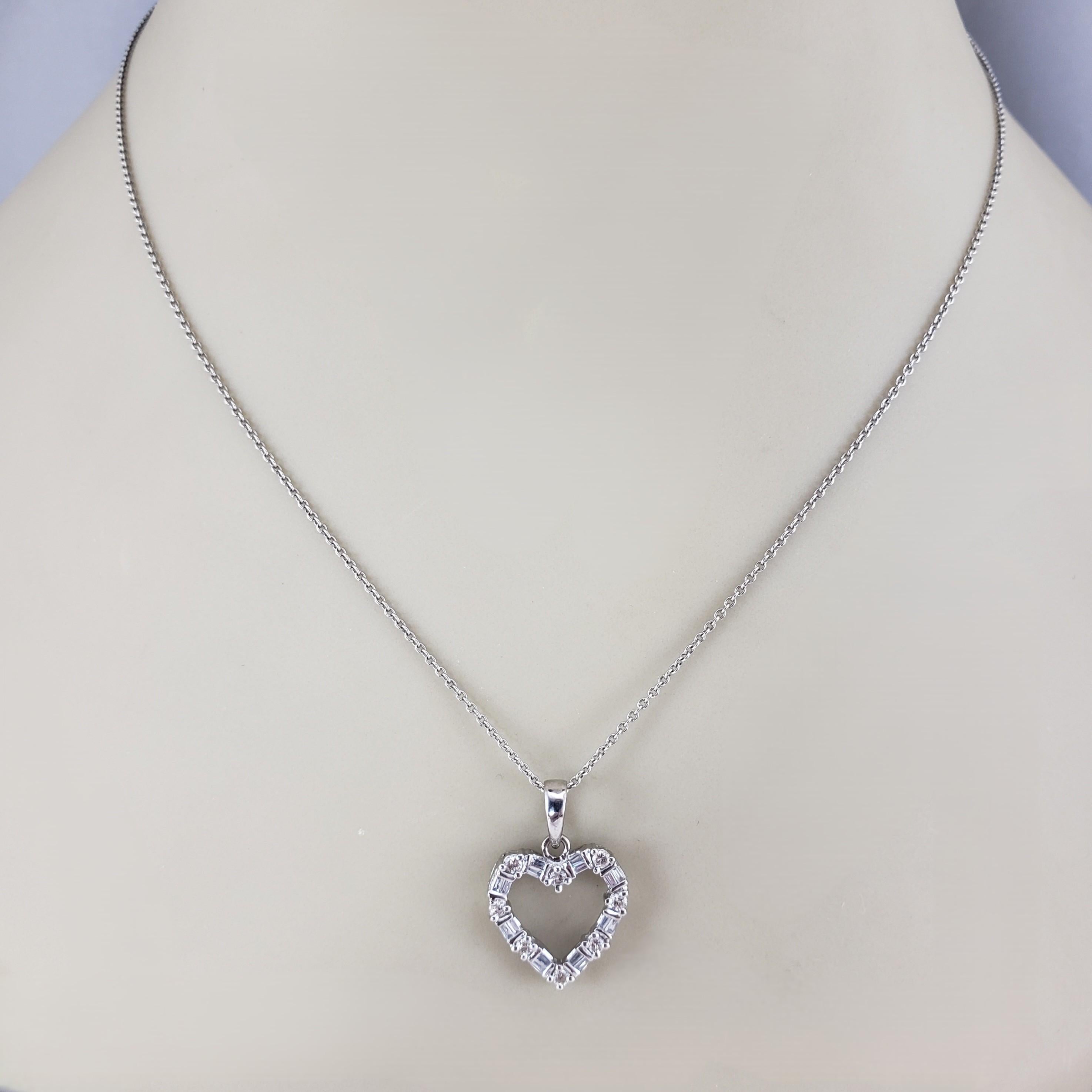 Pendentif coeur ouvert en or blanc 14 carats avec diamants #23200 Bon état - En vente à Washington Depot, CT
