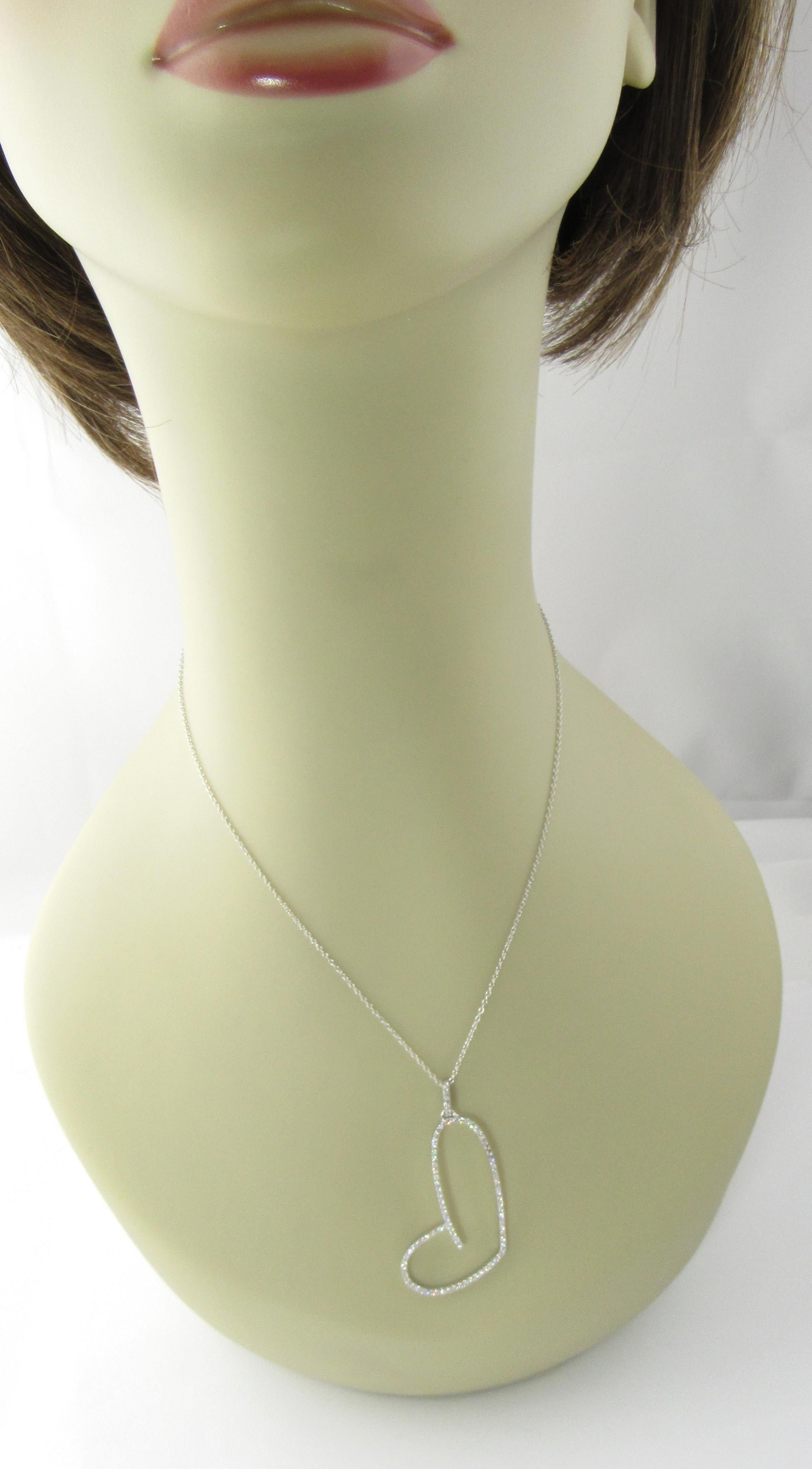 Ciondolo a cuore aperto grande e moderno in oro bianco 14 carati con diamante in vendita 4