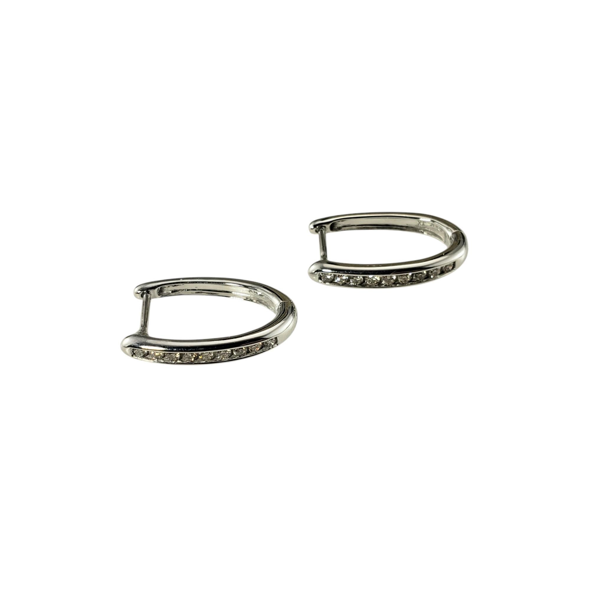 Pendientes de aro ovalados de diamantes de oro blanco de 14 quilates #19435
