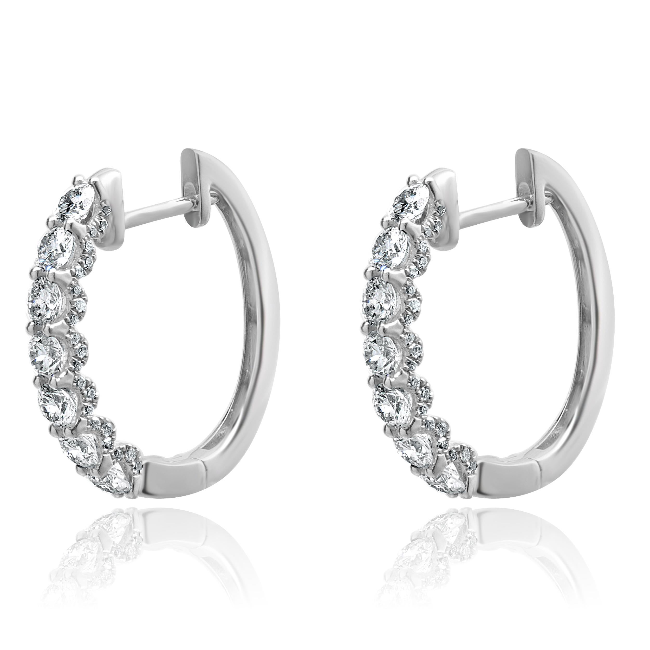 Designer: design personalizzato
Materiale: oro bianco 14 carati
Diamanti: taglio brillante rotondo = 1,45cttw
Colore: G
Chiarezza: SI1
Dimensioni: gli orecchini misurano 19 mm di lunghezza
Peso: 2.99 grammi

