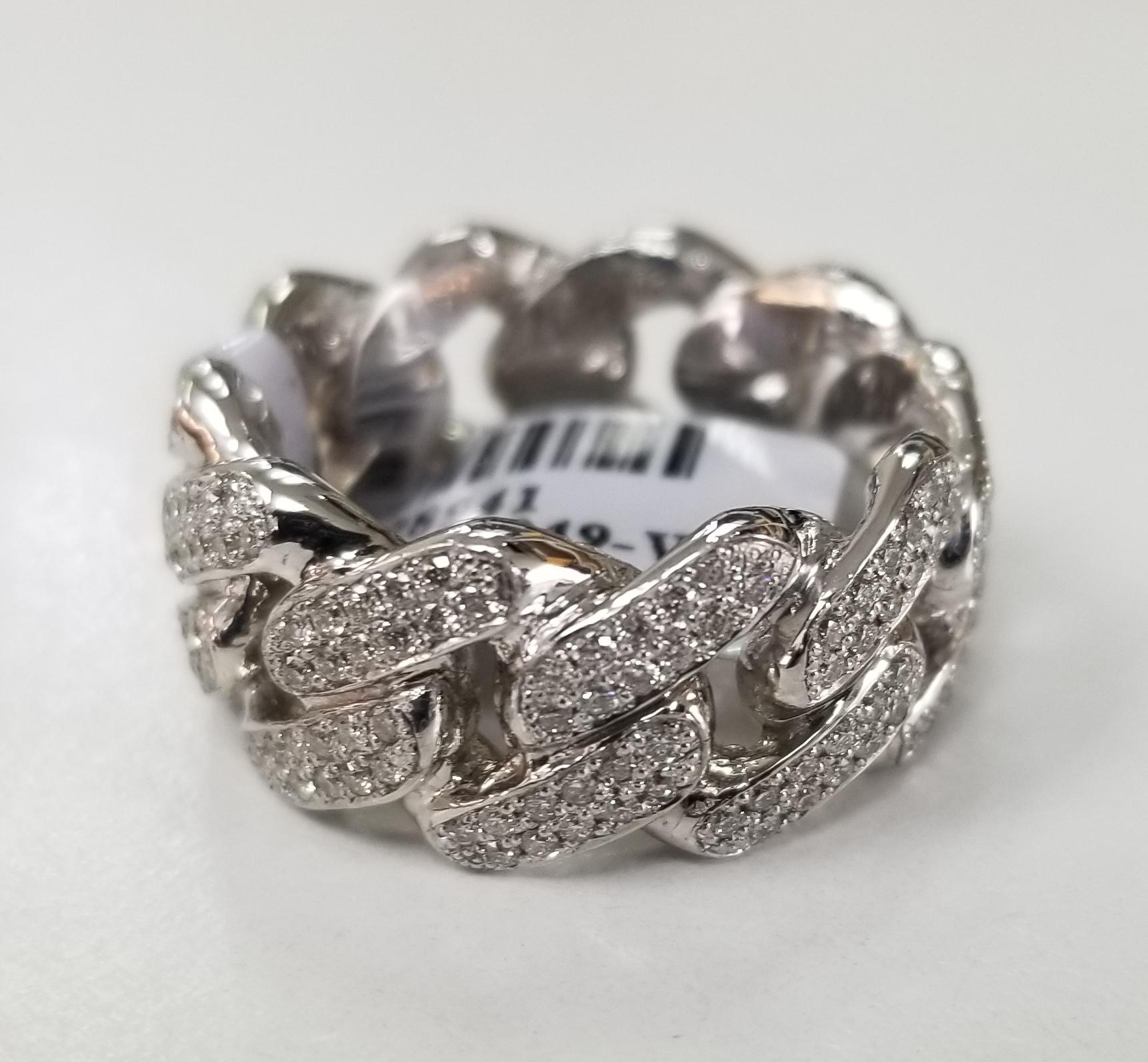 Contemporary 14 Karat White Gold Diamond Pavé Link Ring