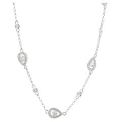 Collier en or blanc 14 carats avec grappes de diamants en forme de poire