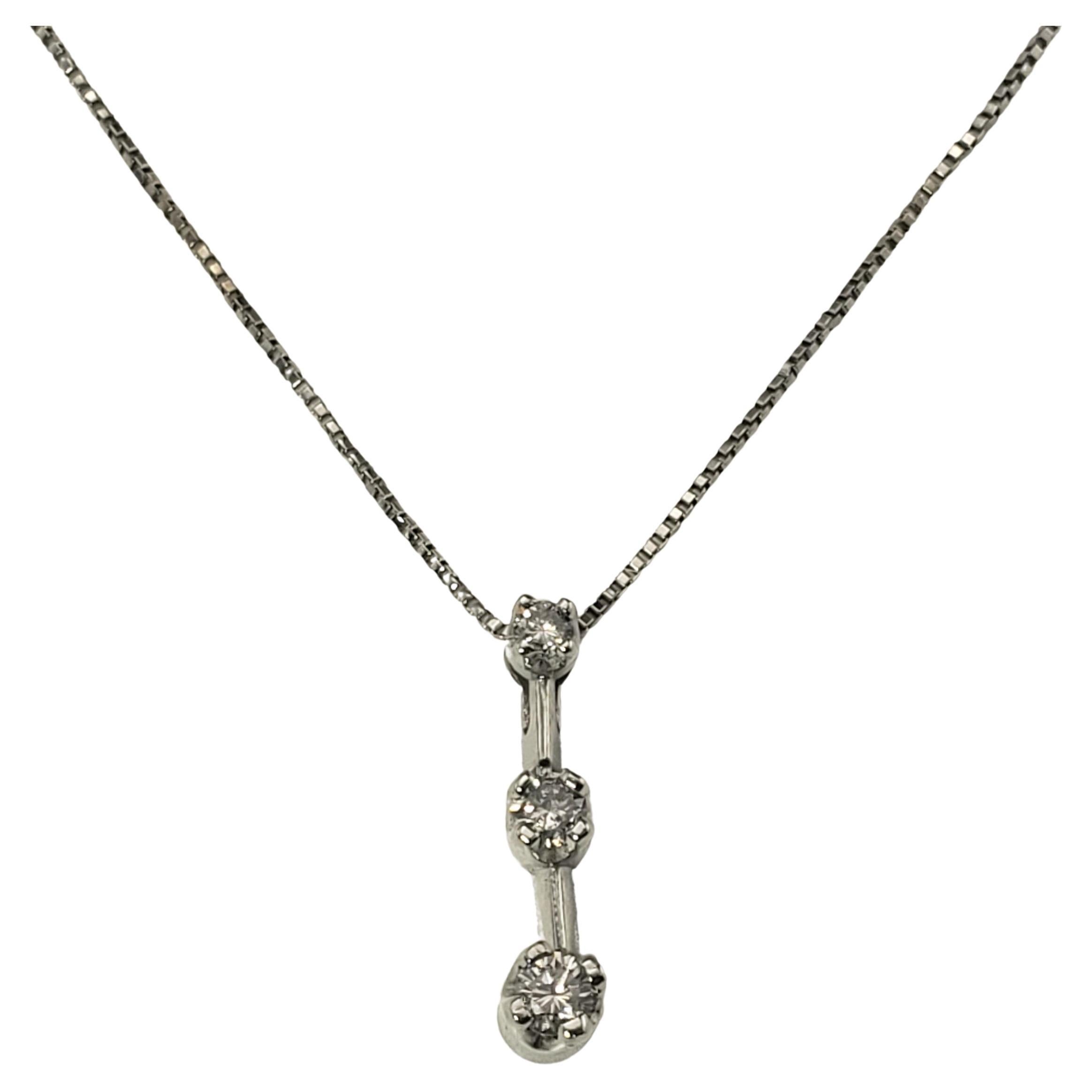 14 Karat White Gold Diamond Pendant Necklace #12800 For Sale