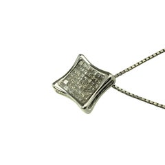 14 Karat White Gold Diamond Pendant Necklace