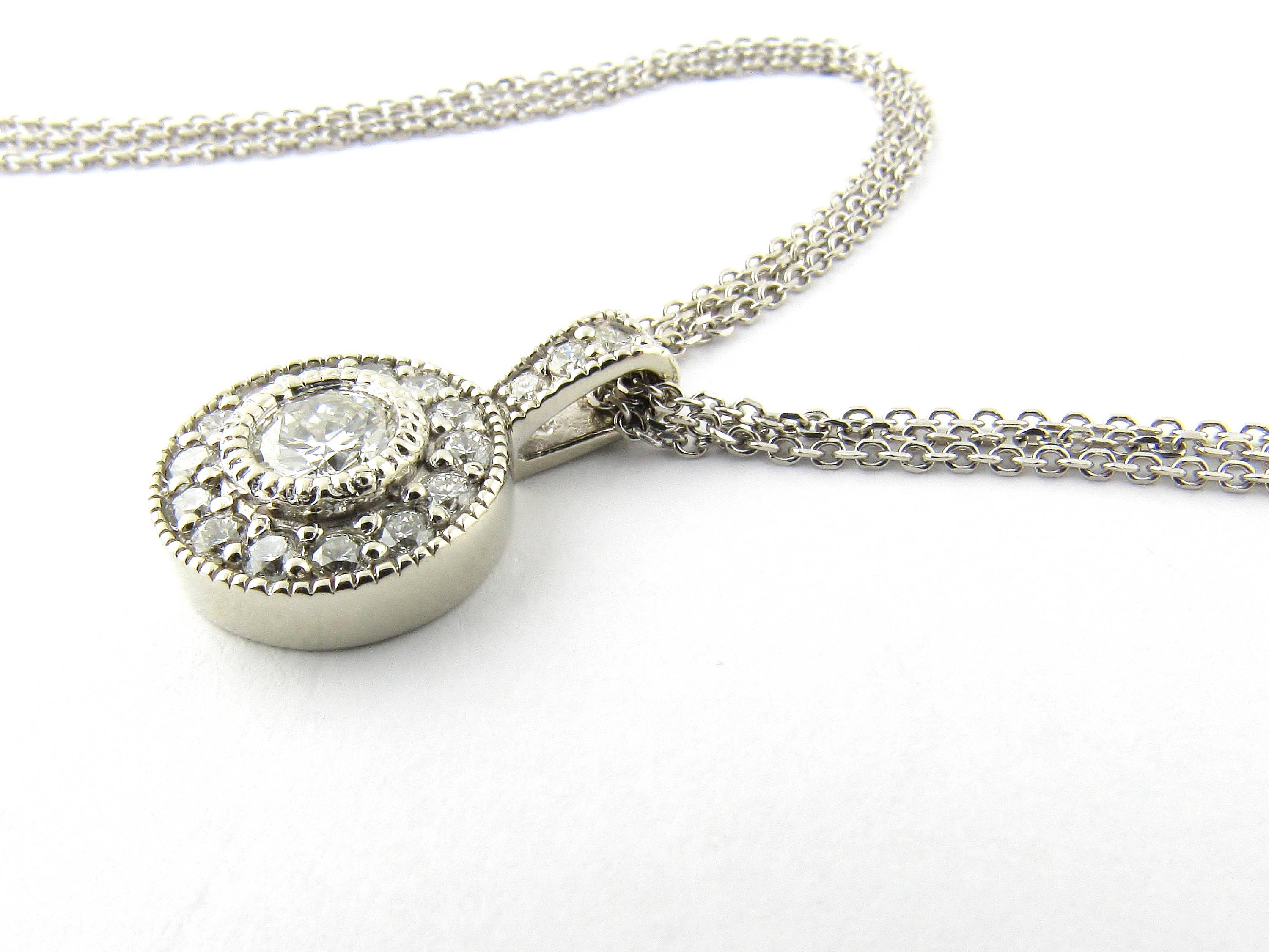 14 Karat White Gold Diamond Pendant Necklace In Excellent Condition In Washington Depot, CT