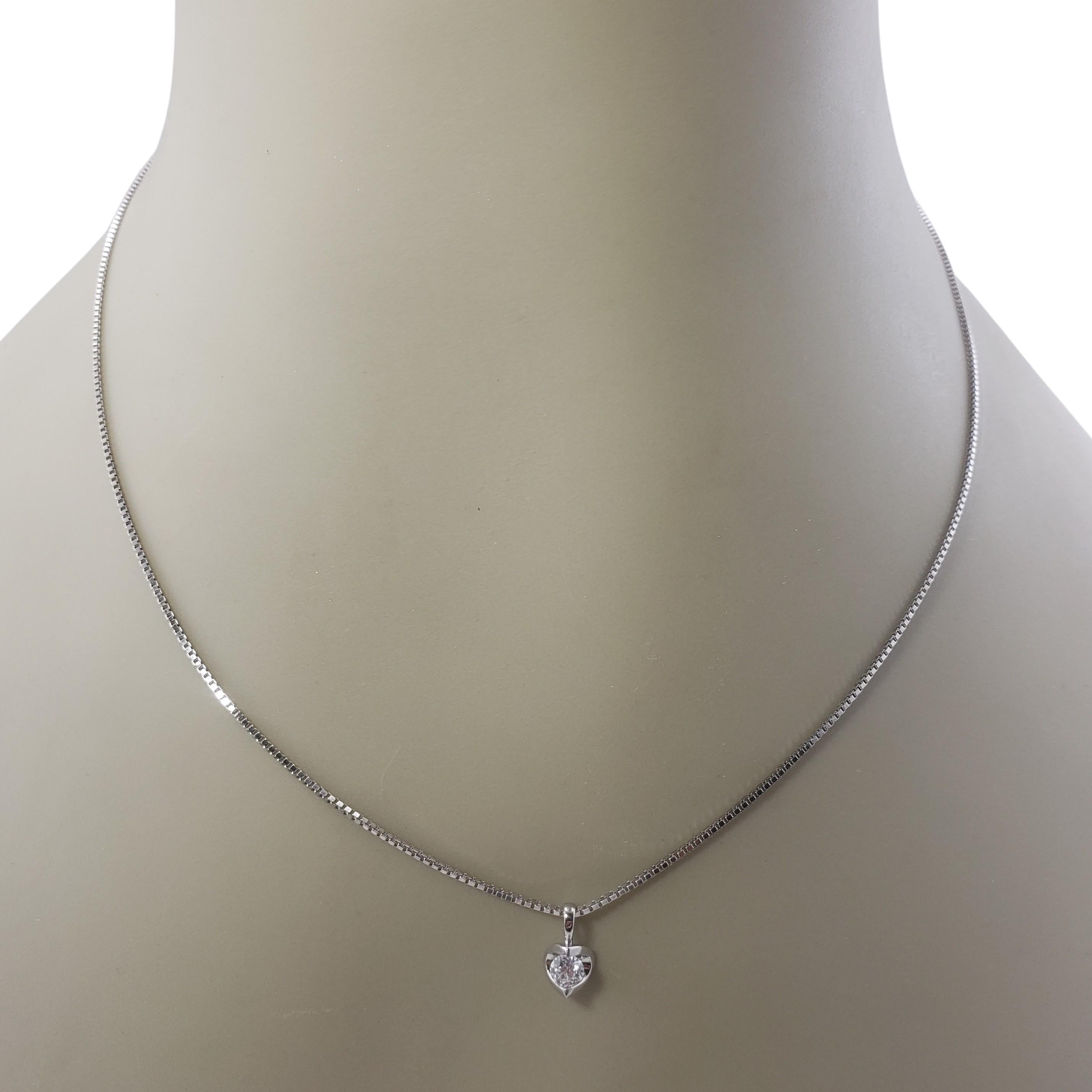 Round Cut 14 Karat White Gold Diamond Pendant Necklace For Sale