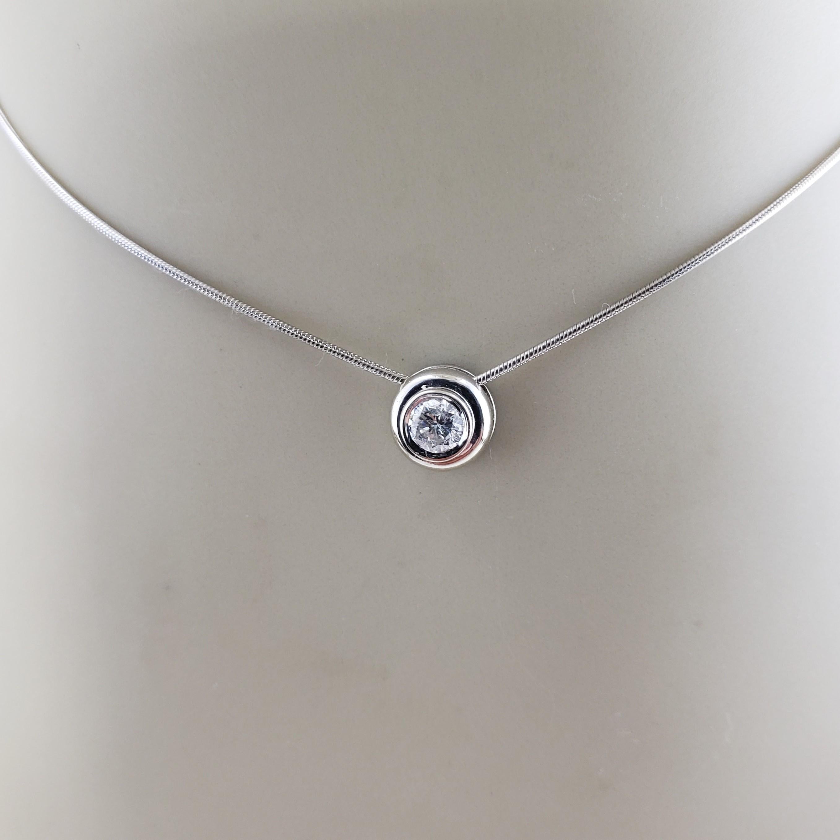Round Cut 14 Karat White Gold Diamond Pendant Necklace For Sale