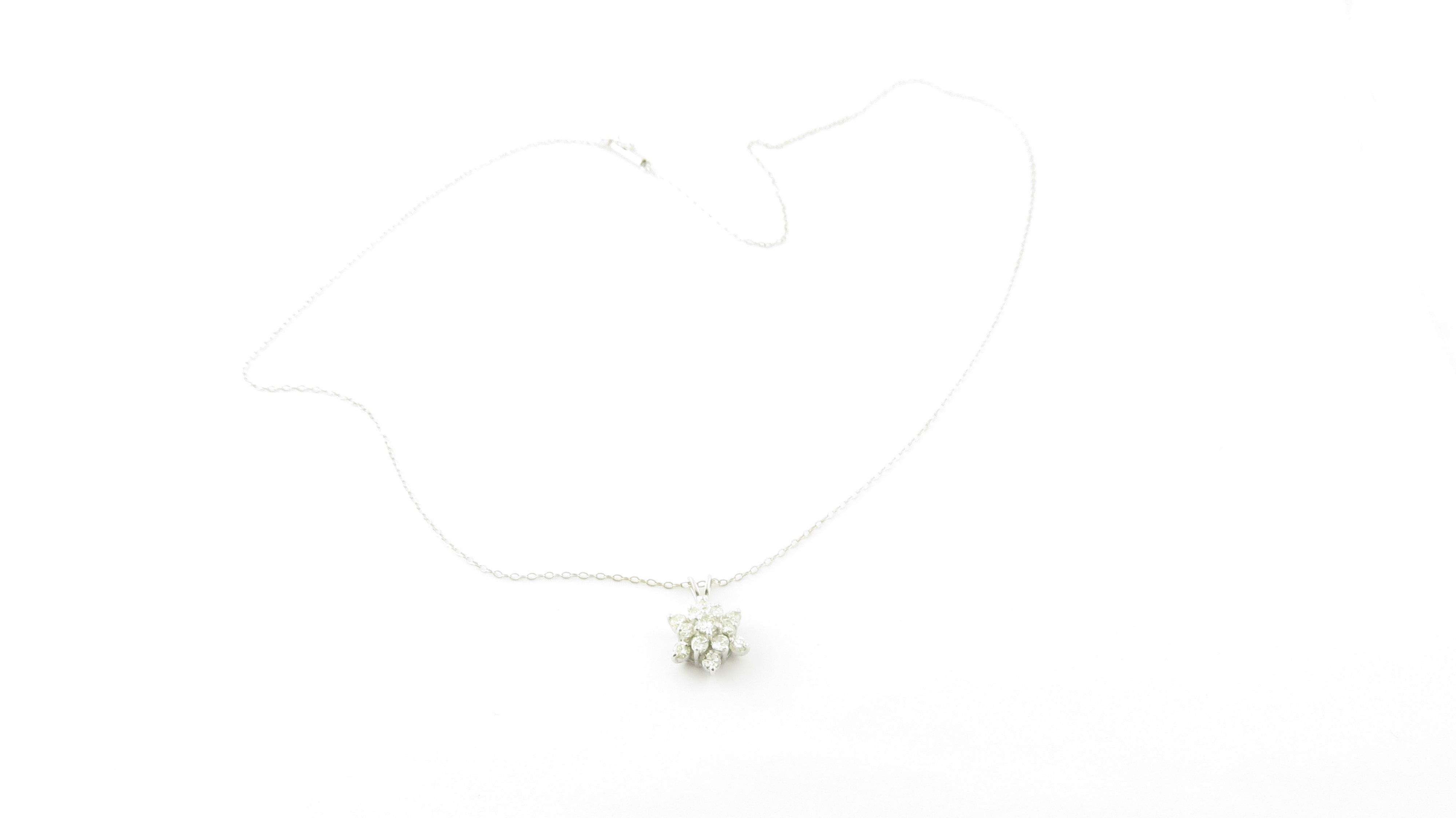 14 Karat White Gold Diamond Pendant Necklace In Good Condition In Washington Depot, CT