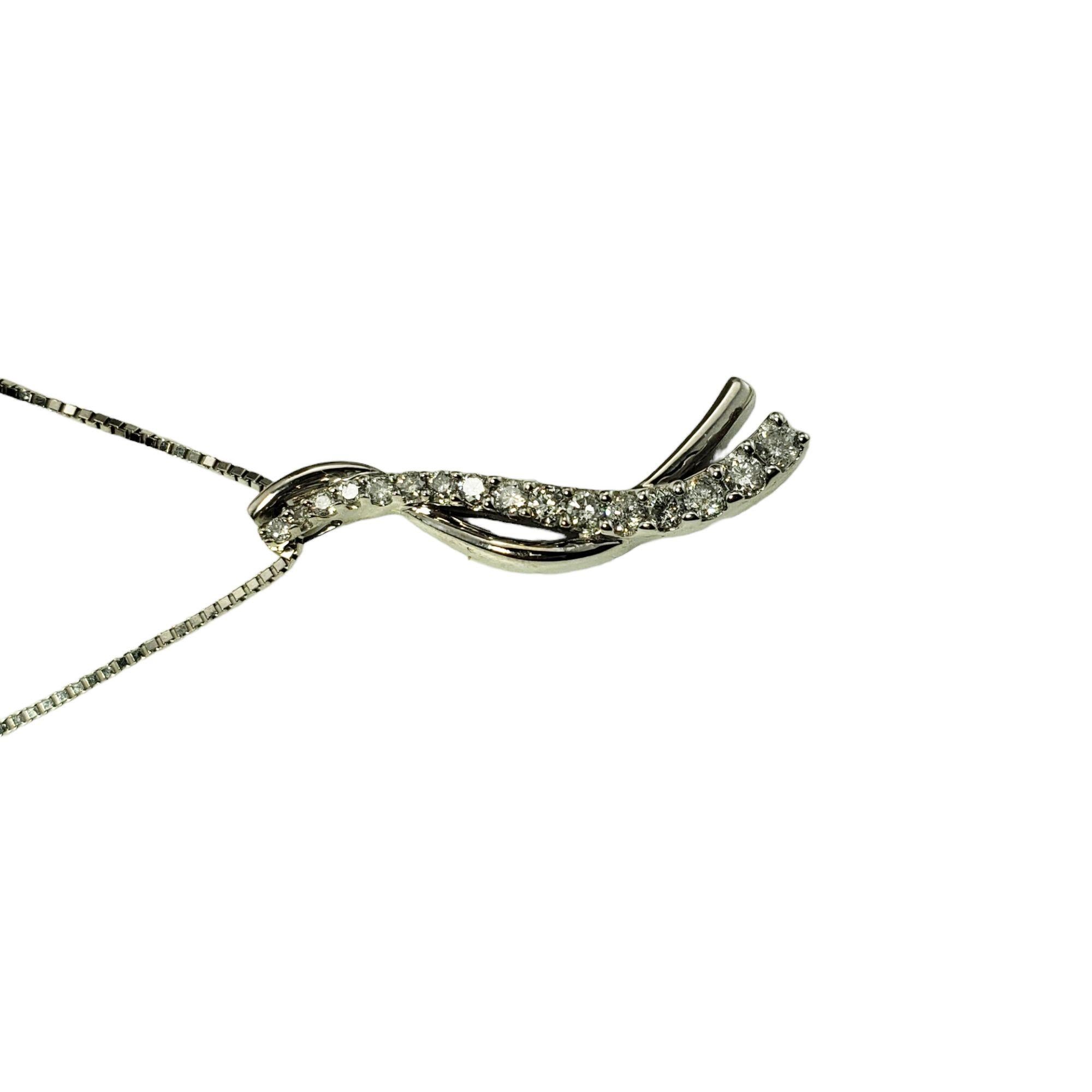  14 Karat Weißgold Diamant-Halskette mit Anhänger im Zustand „Gut“ im Angebot in Washington Depot, CT