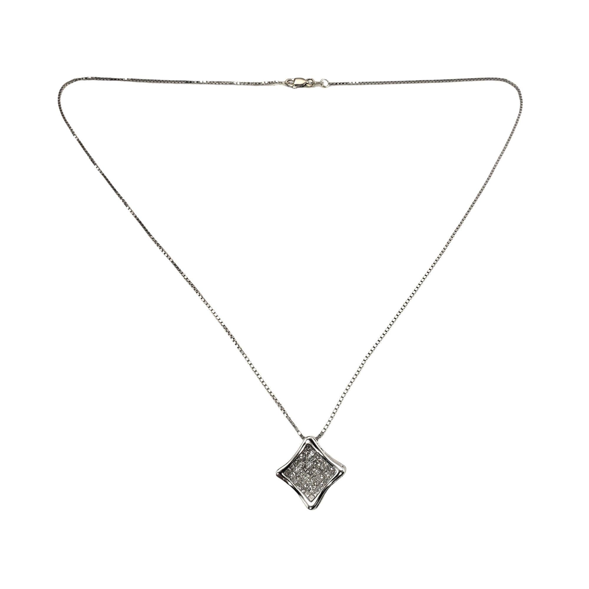 Collier à pendentif en or blanc 14 carats et diamants Bon état - En vente à Washington Depot, CT