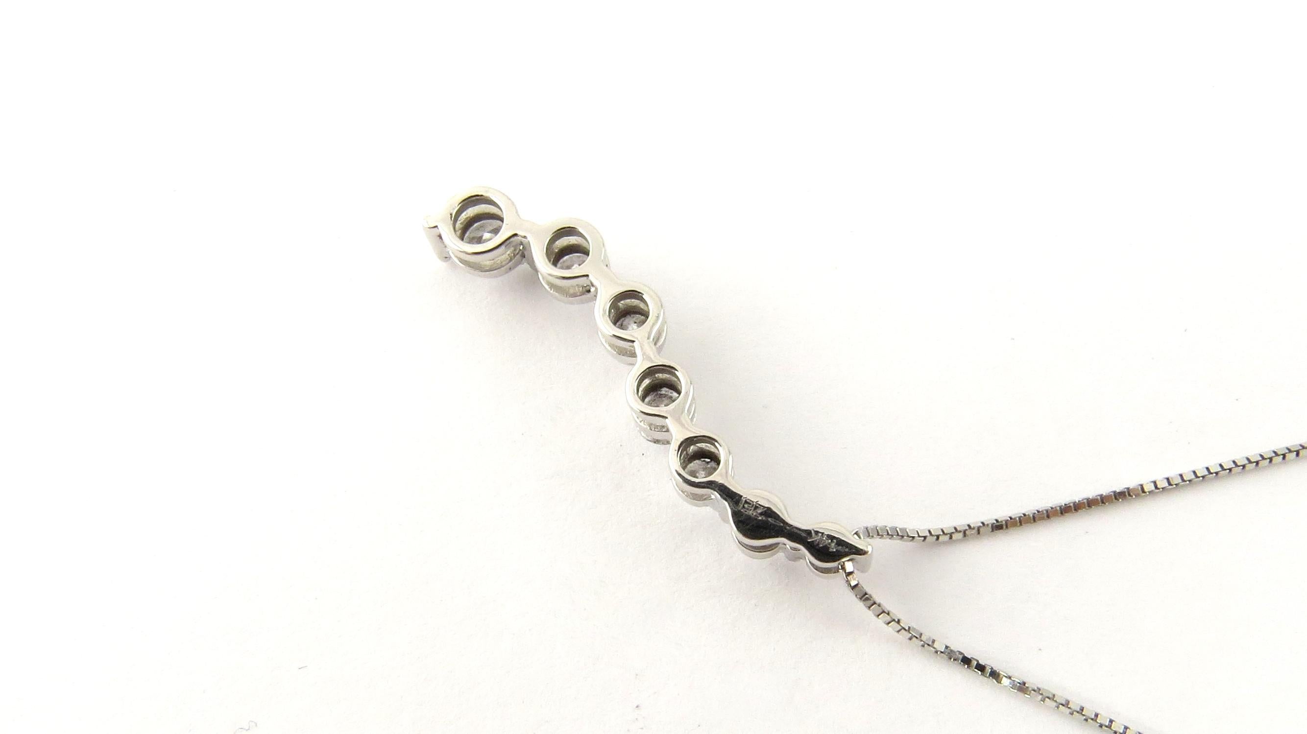 14 Karat White Gold Graduated Diamond Pendant Necklace For Sale 1