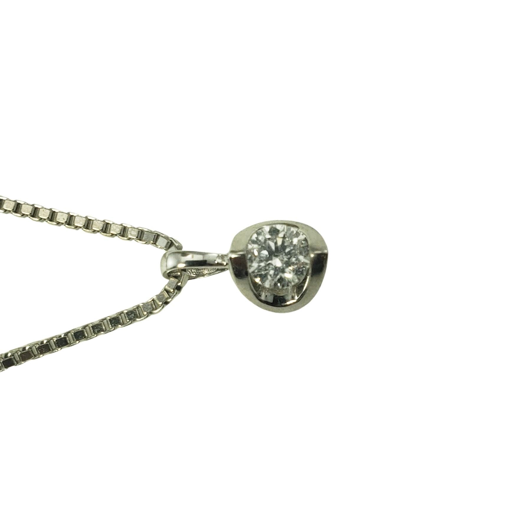 14 Karat White Gold Diamond Pendant Necklace For Sale 1
