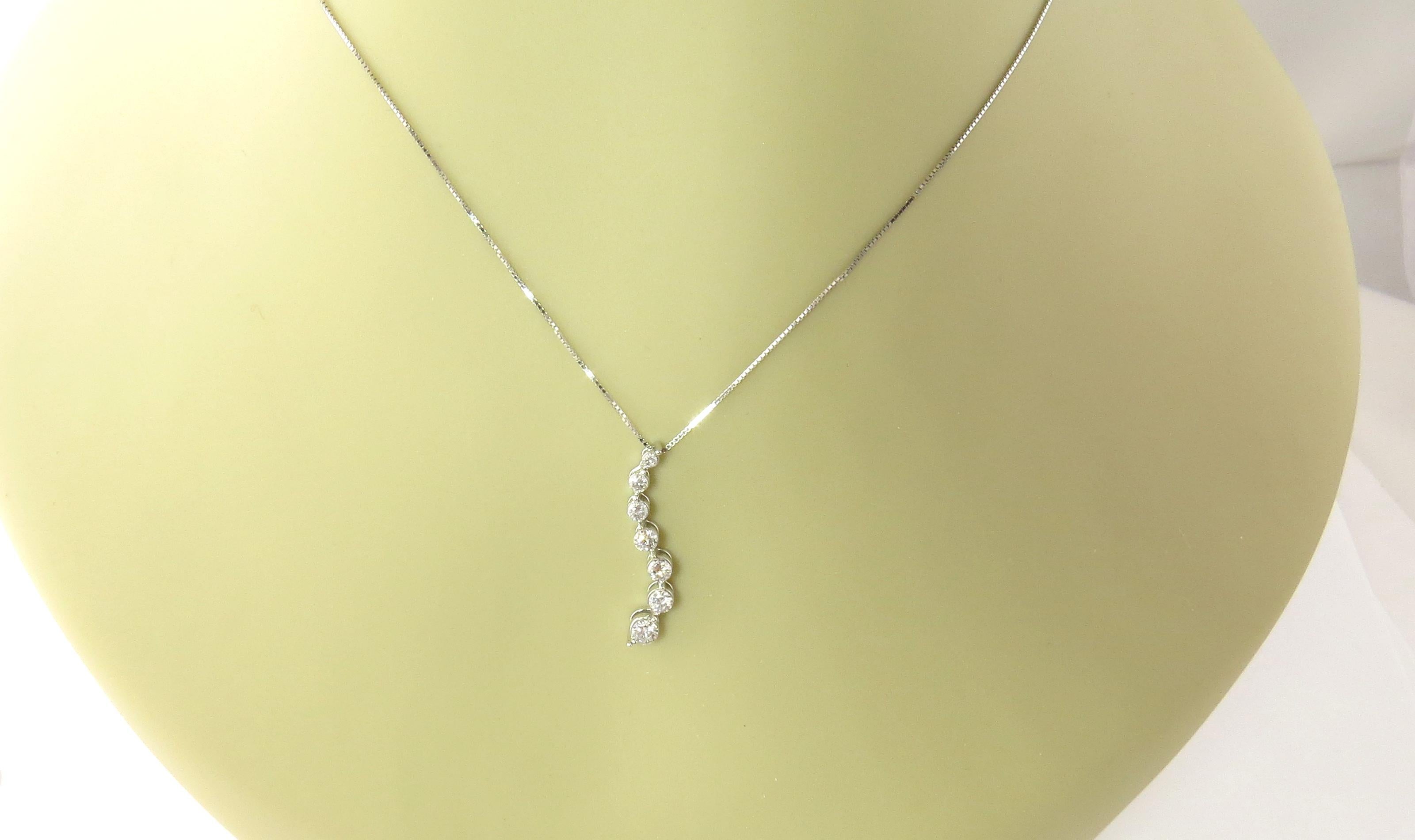 14 Karat White Gold Graduated Diamond Pendant Necklace For Sale 2