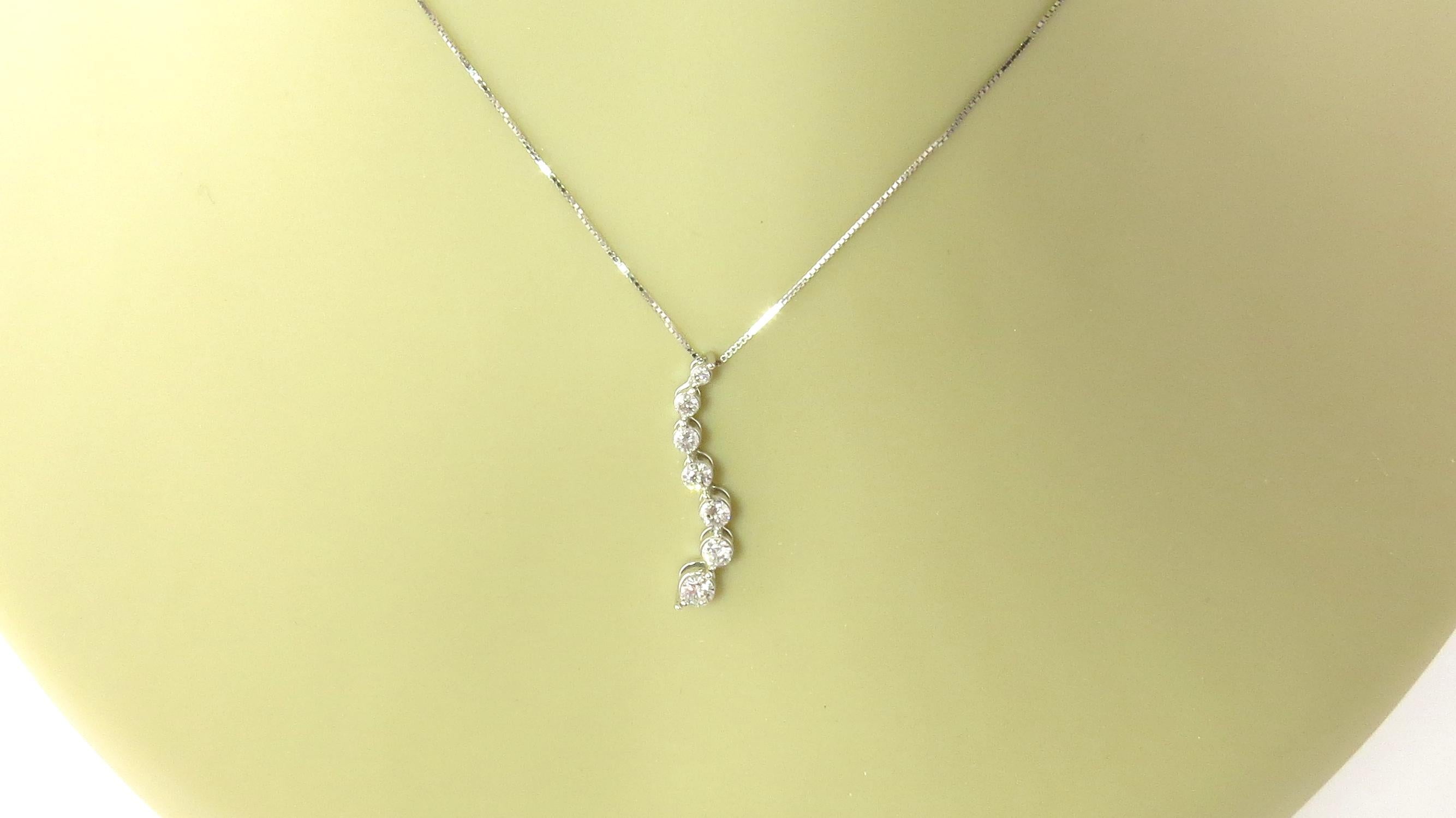 14 Karat White Gold Graduated Diamond Pendant Necklace For Sale 3