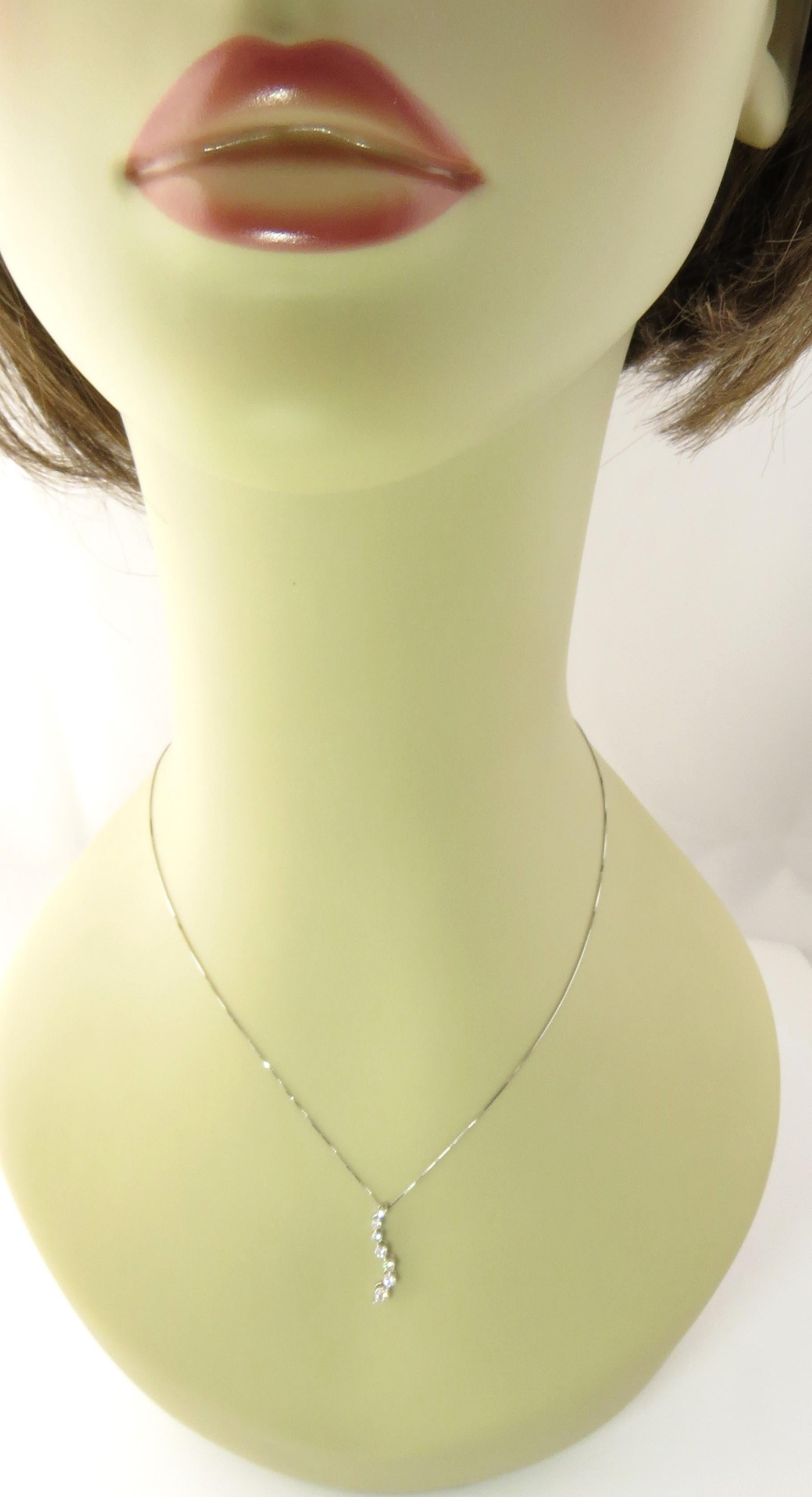 14 Karat White Gold Graduated Diamond Pendant Necklace For Sale 4