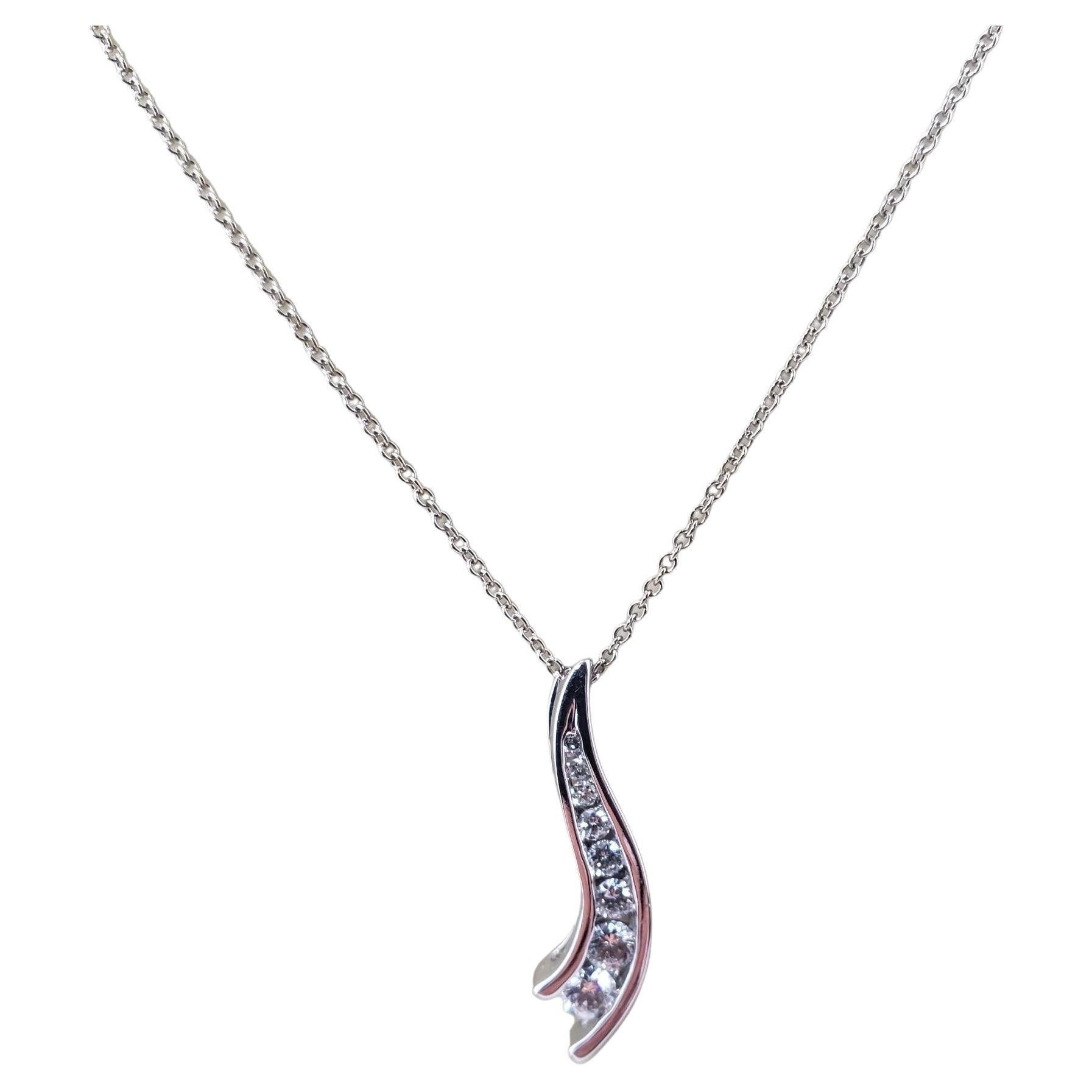 14 Karat White Gold Diamond Pendant Necklace For Sale