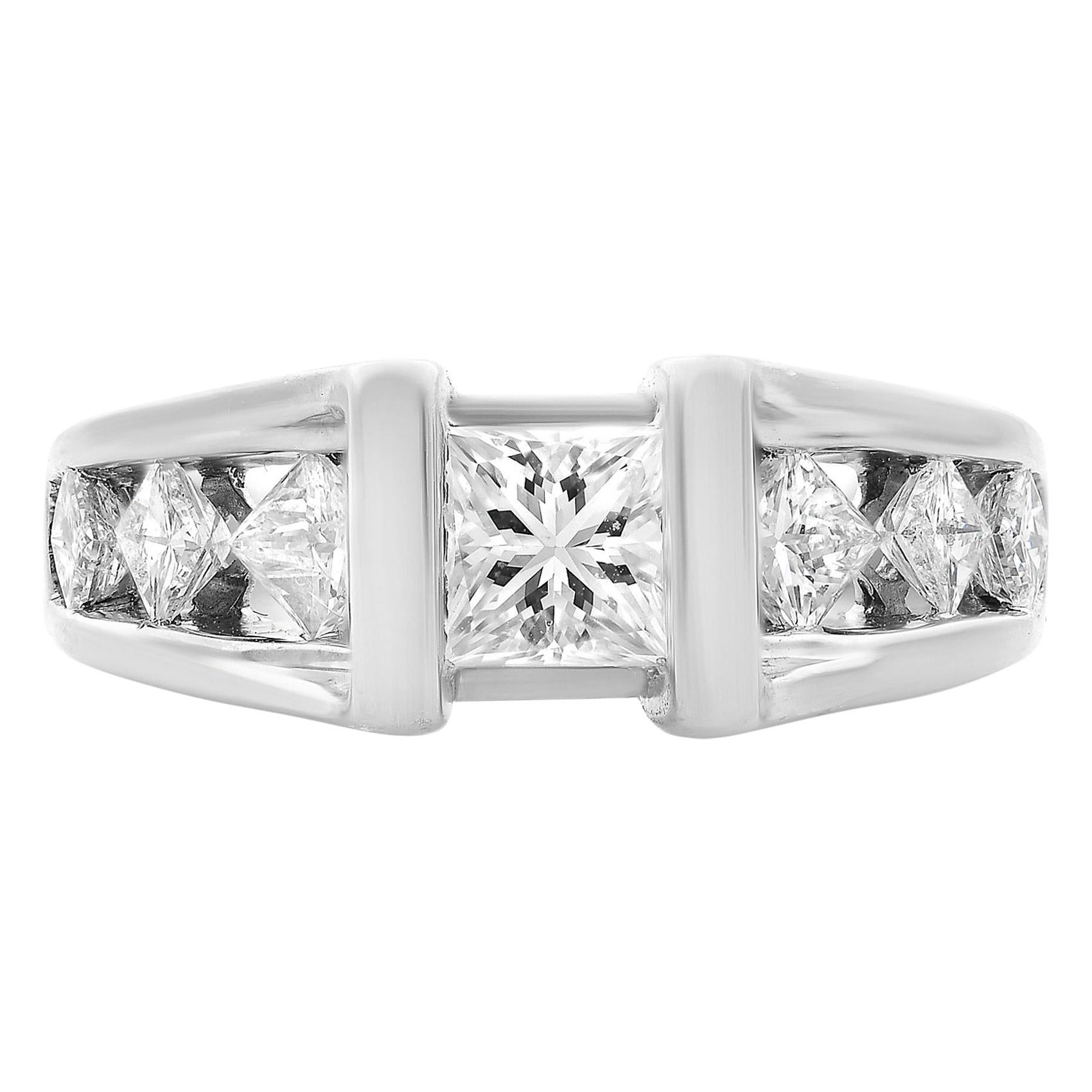 14 Karat White Gold Diamond Princess Cut Women's Engagement Ring 2.61 Carat For Sale